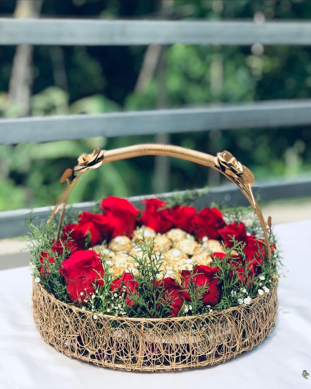 DESIGN MAGNIFIQUE Metal Meshwire Hamper Shagun Basket/Tray Platter For Packing & Serving Fruits, Sweets & Gifts (8 Inch) Round,R