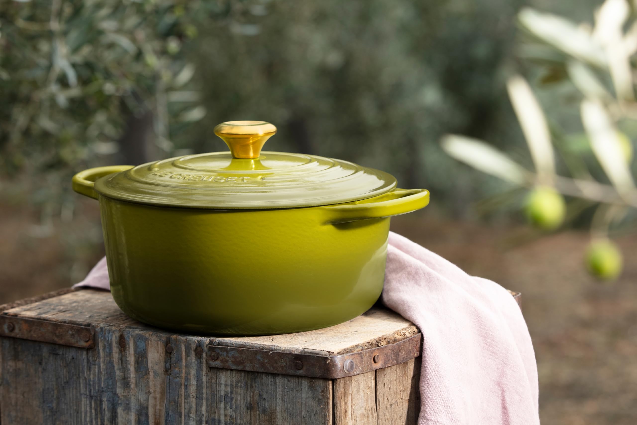 Le Creuset Enameled Cast Iron Signature Round Dutch Oven, 7.25 Qt., Olive