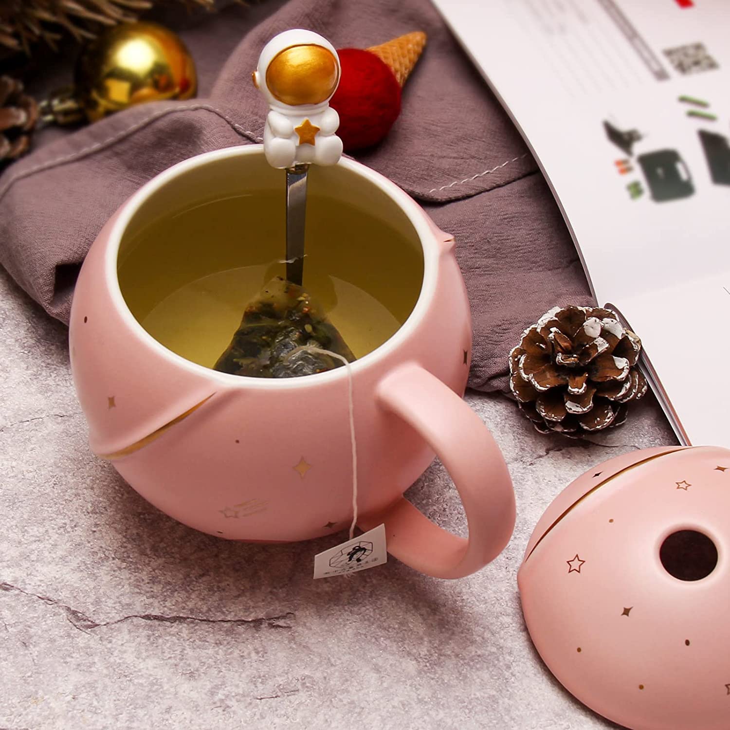 Parssufy Coffee Mug Gift Items 3D Creative Astronaut Universe Planet Coffee Mug With Lid Spoon Ceramic Coffee Mugs For Birthday