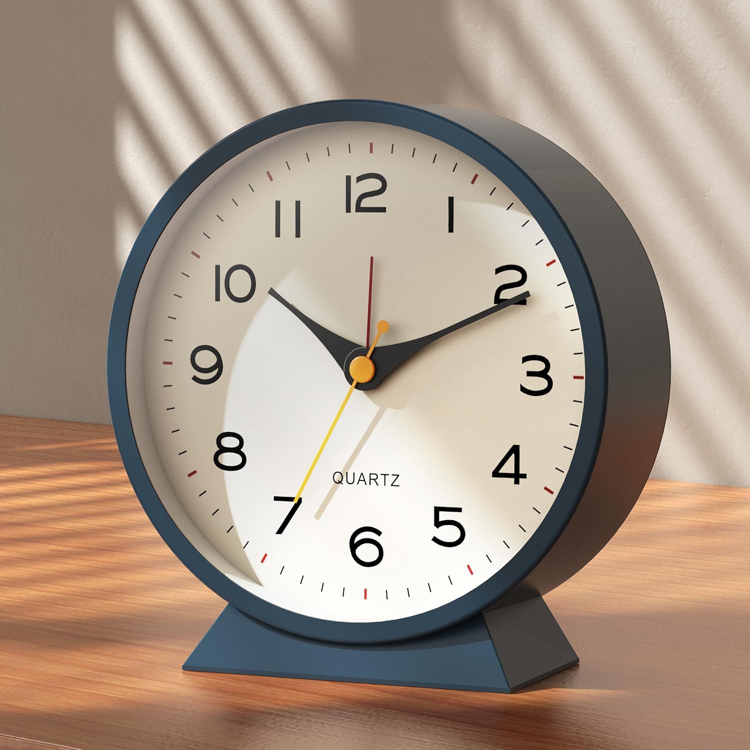 Aerys 4.5 Inch Analog Alarm Clock, Vintage Desk Clock, Battery-Powered, Stylish Metal Table Clock With Light For Living Room, Be