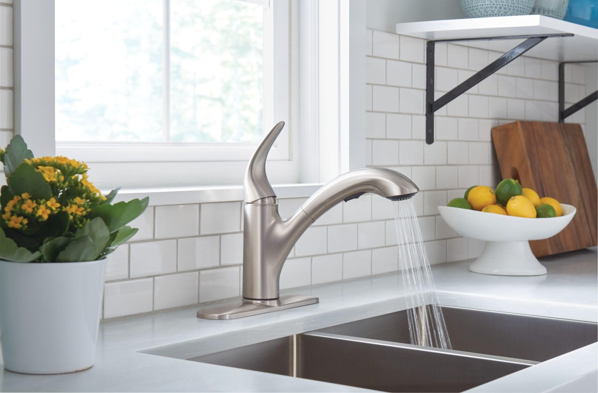 Moen Medina Spot Resist Stainless One-Handle Pull Out Kitchen Faucet, Kitchen Sink Faucets With Pullout Sprayer Featuring Power
