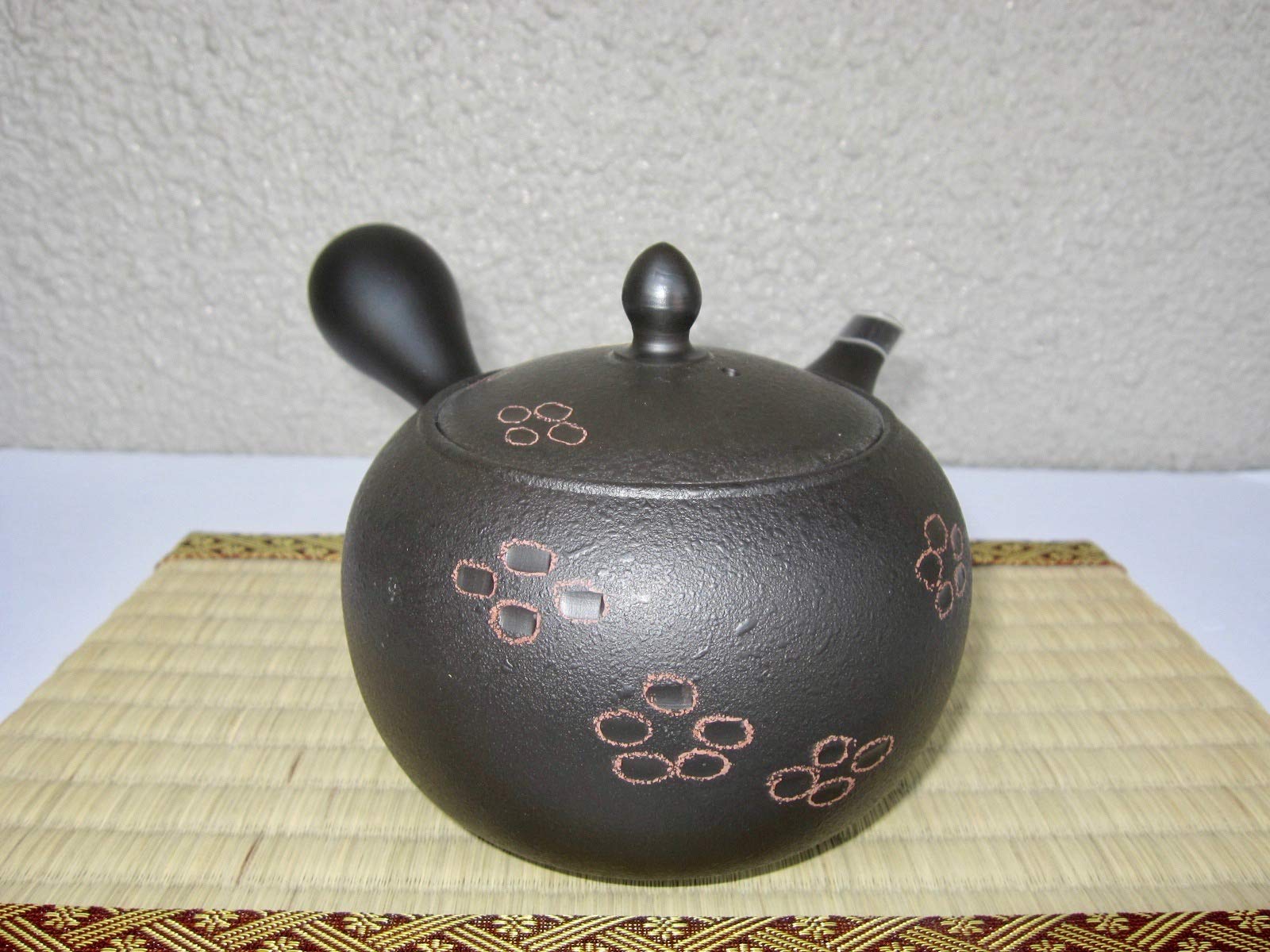 Yamakiikai Japanese Large Kyusu Tokoname Handmade Clay Teapot 15.6 Fluid Ounces Shunjuu Scarlet Crest Pattern Black L339 from Japan (1)