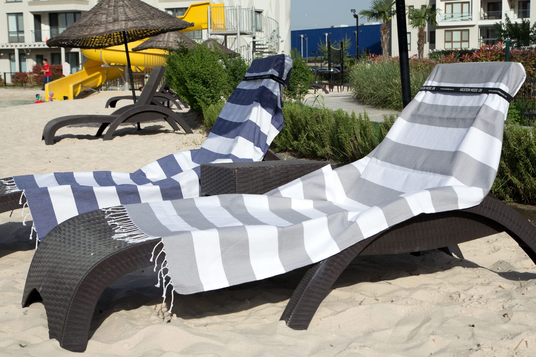 Set Of 4 Turkish Beach Towel With 2 Towel Bands - Beach Towels Oversized 4 Pack - 100% Cotton 40 X 70 Inches - Sandproof Fast Dr
