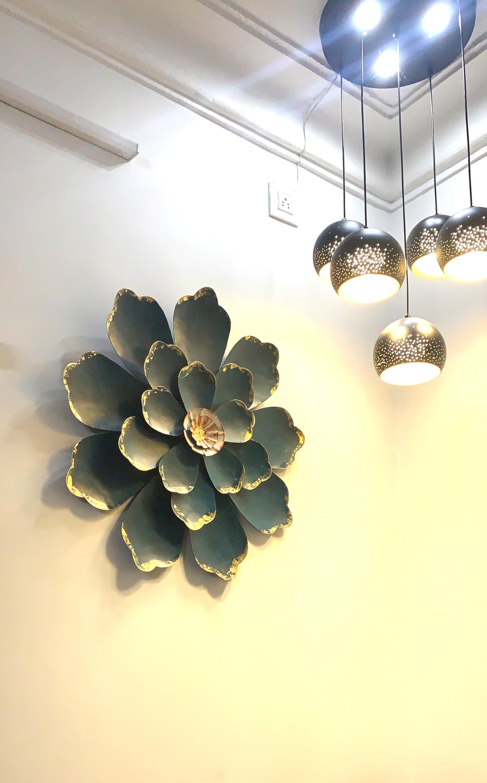 Qtrelo Wall decor Flower design metal art wall hanging multicolor for living room, bedroom, hallway, hotel and restaurant (45 *