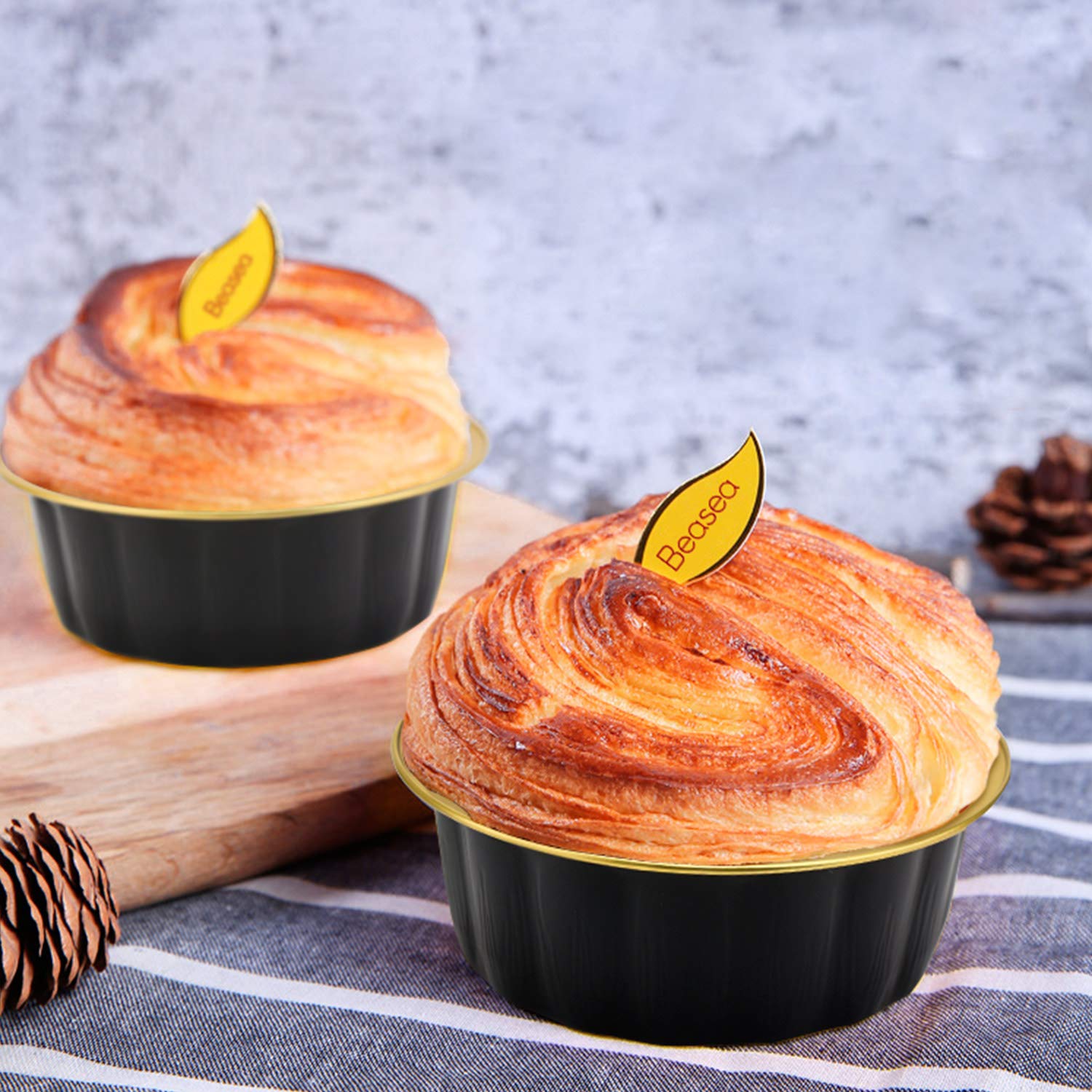 Beasea Disposable Ramekins 8Oz, 100 Pack Black Gold Aluminum Foil Cups With Lids, Disposable Creme Brulee Muffin Cupcake Baking