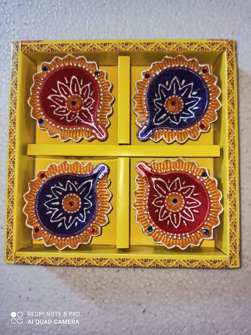 BEE GARDEN Soil Decorative Diya for Diwali | Handmade Designer Clay Diyas/Candles for Festival Puja (Pack of 10)