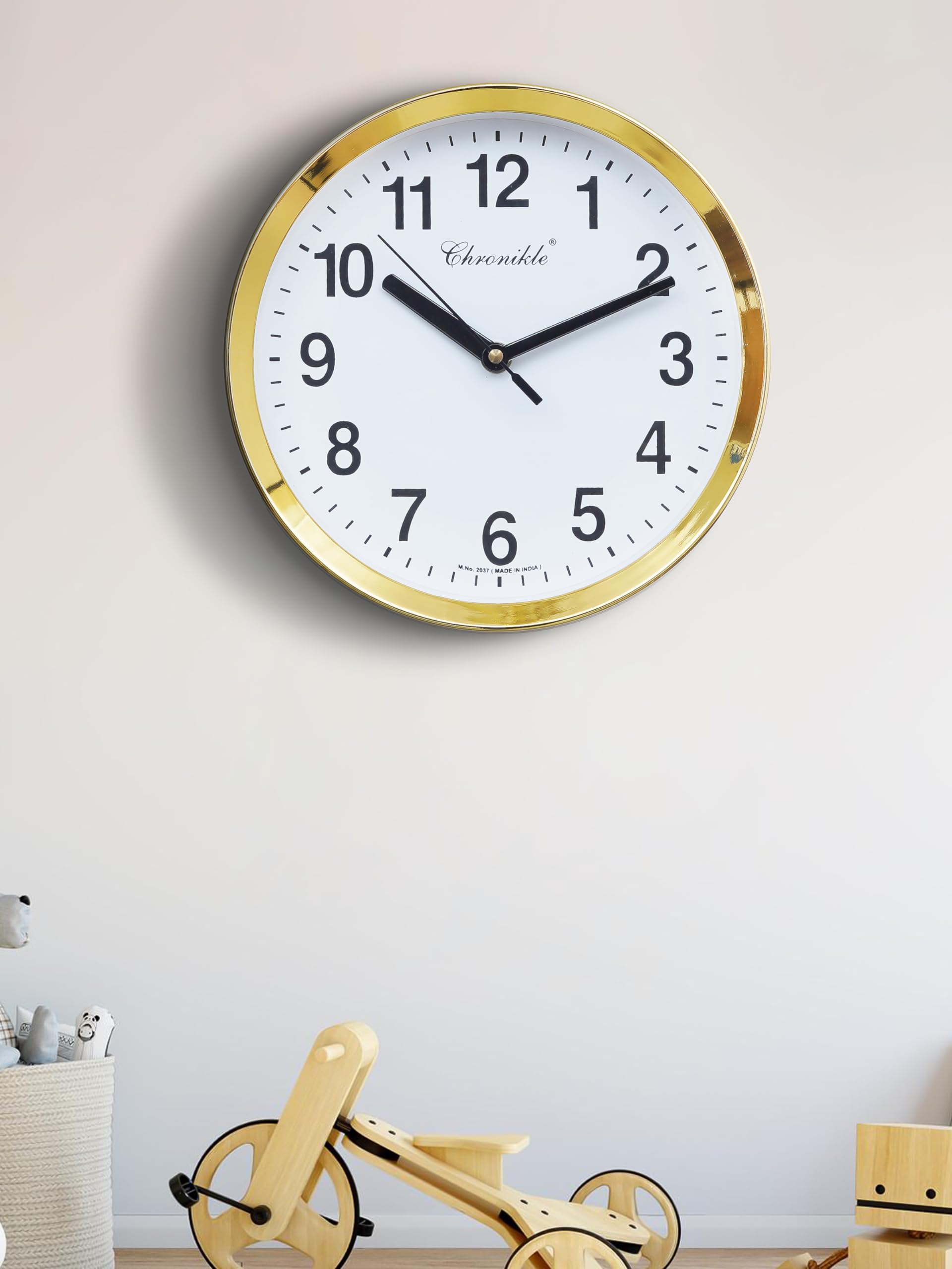 Chronikle Elegant Round Plastic Case White Dial Analog Wall Clock For Living Room Home Decorations Office Gifts (Size: 20 X 4.5