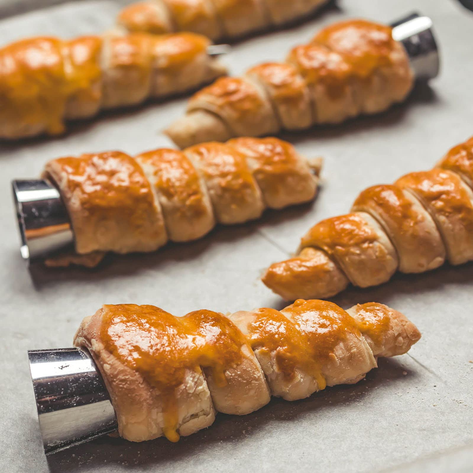 Cream Horn Molds 16Pcs Large Size 4.7 Inch Baking Cones Stainless Steel Roll Horn Forms Conical Danish Pastry Croissant Cones Mo