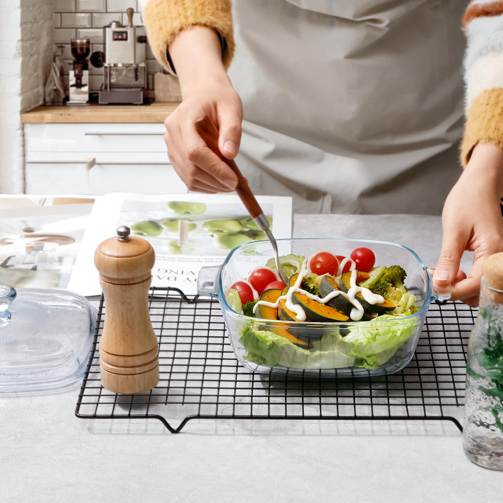 NUTRIUPS Glass Casserole Dish with Lid, 6.8-inch Square, Oven & Microwave Safe Cookware