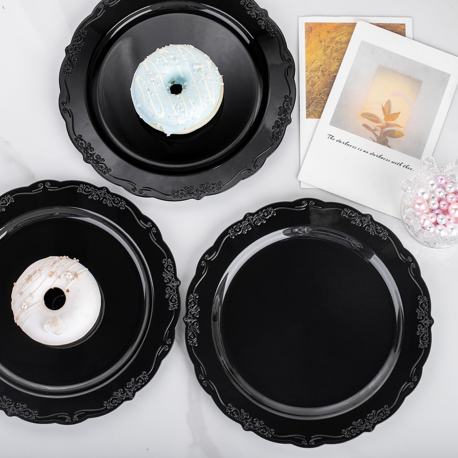 Dayammi 60Pcs Black Plastic Plates, Heavy Duty Black Disposable Plates Premium 7.5 Inch Black Dessert Cake Salad Appetizer Plate