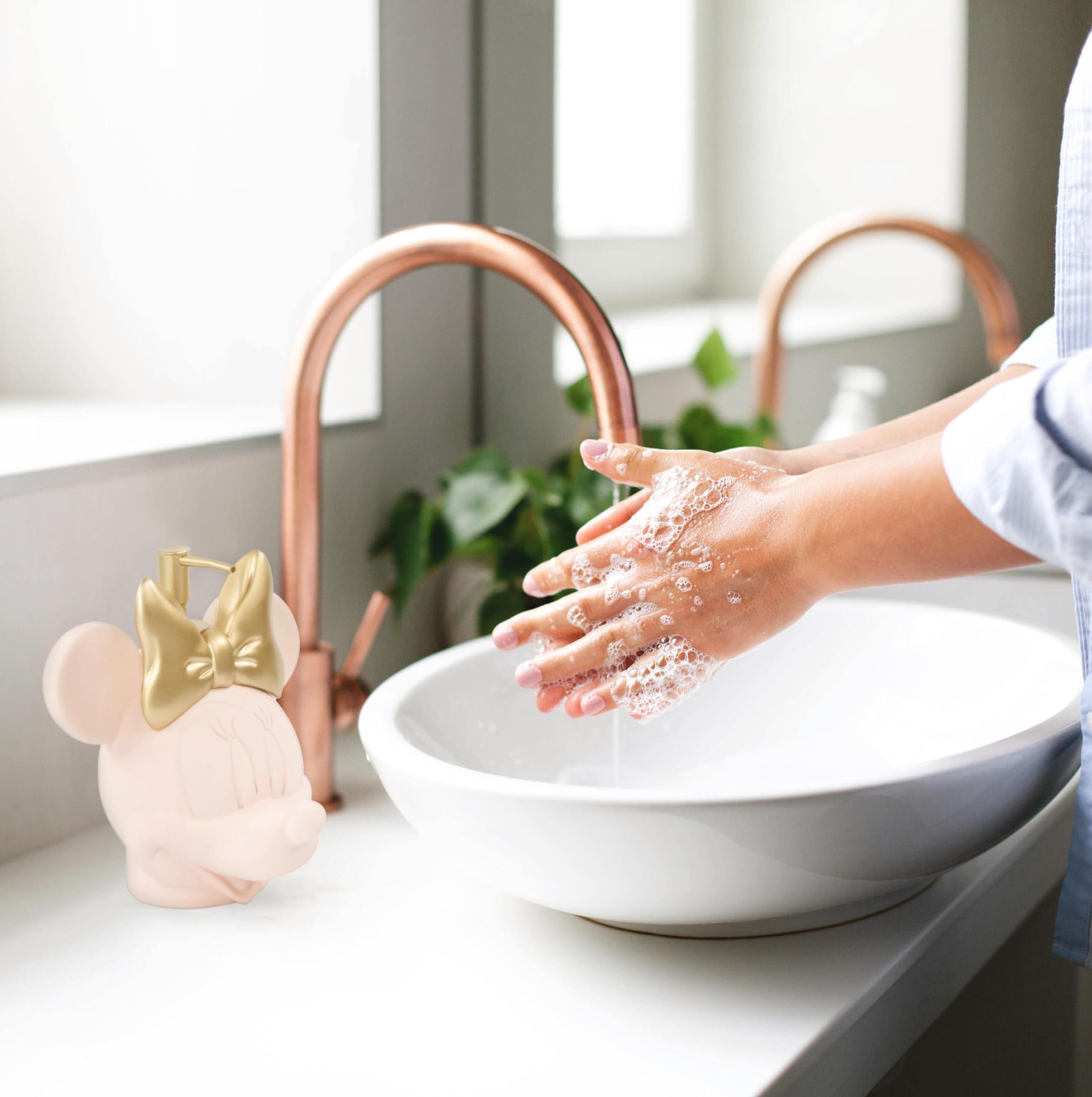 Jay Franco Disney Minnie Mouse Soap Dispenser - Pink Resin Lotion Pump - Bathroom D  Cor