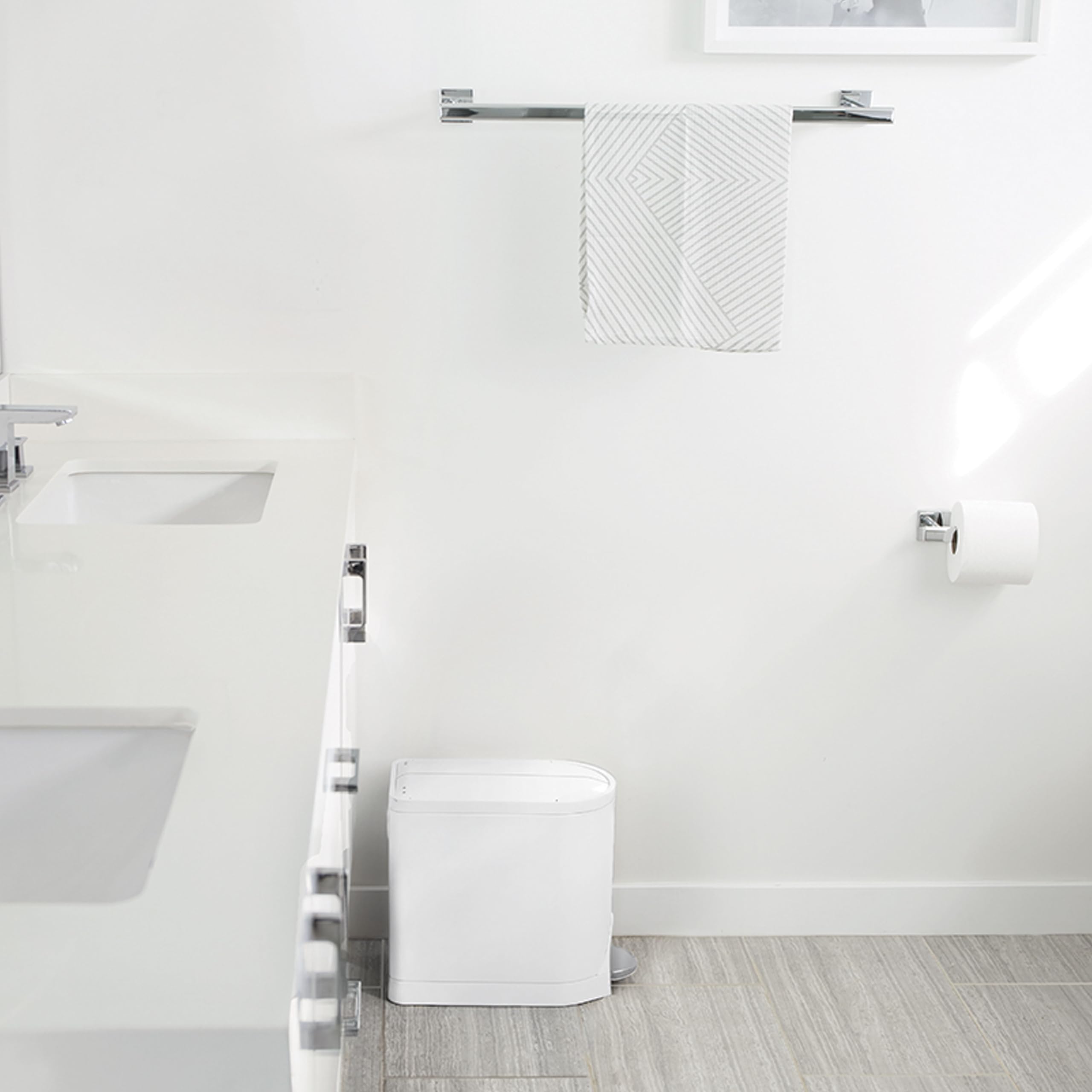 Simplehuman 2.6 Gallon Butterfly Lid Bathroom Step Trash Can, 10 Liter White, White Steel