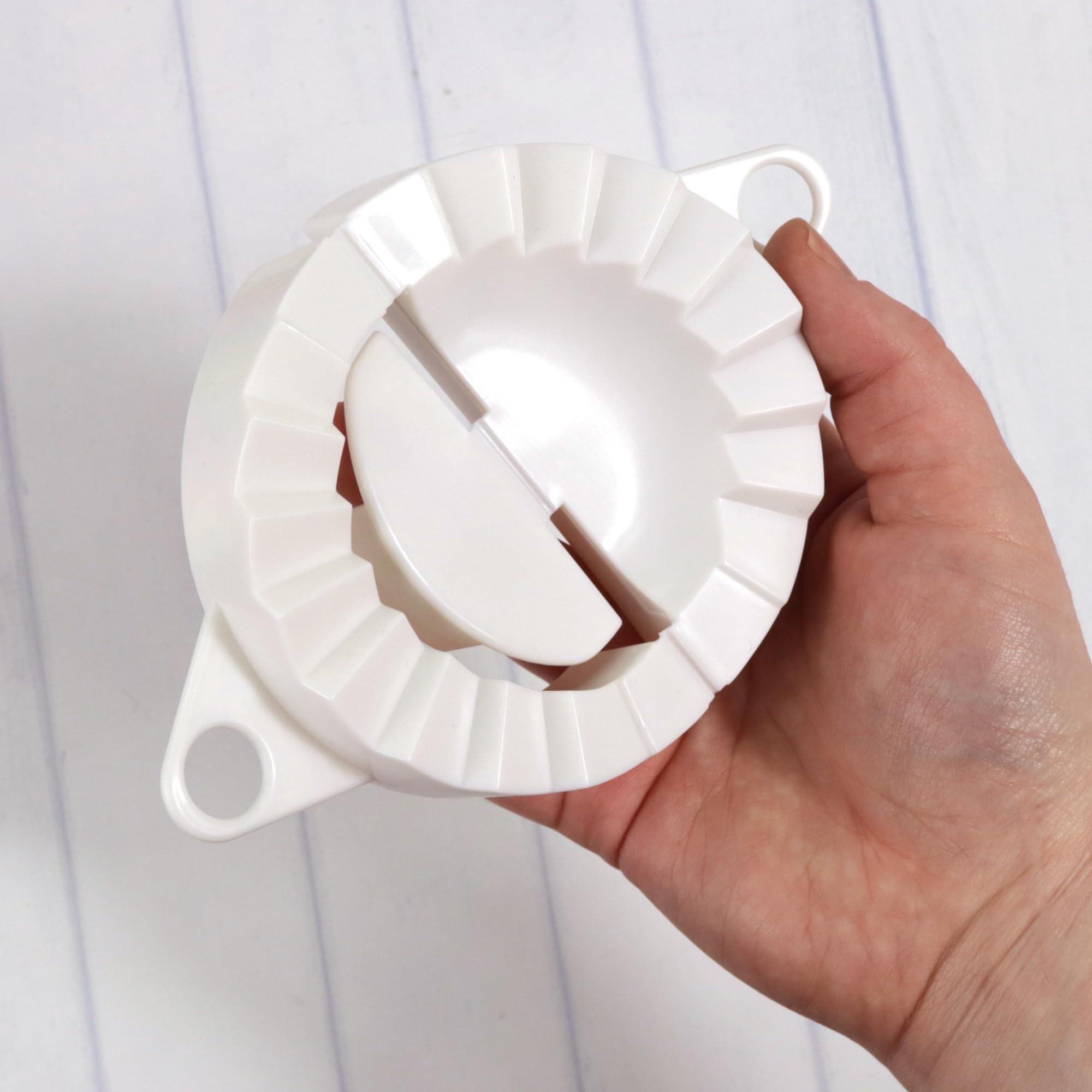 Plastic Dumpling Maker, Japanese Gyoza Mold Wonton Press, Kitchen Dough Cutter Or Stamping Tool, 3.5 Inches