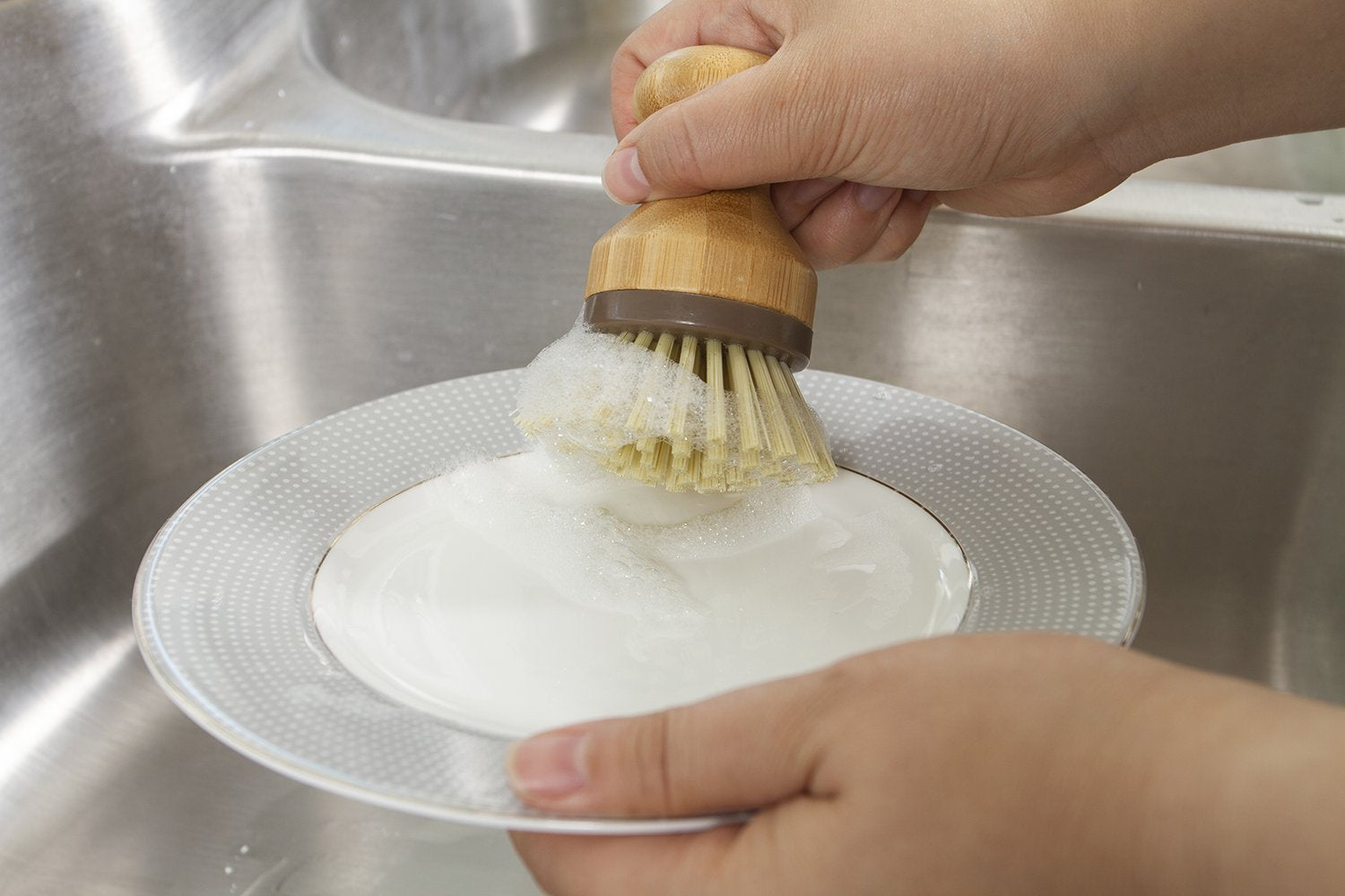 Evriholder Mini Scrub Brush Dish Scrubber Made Of Sustainable Bamboo And Recycled Plastic
