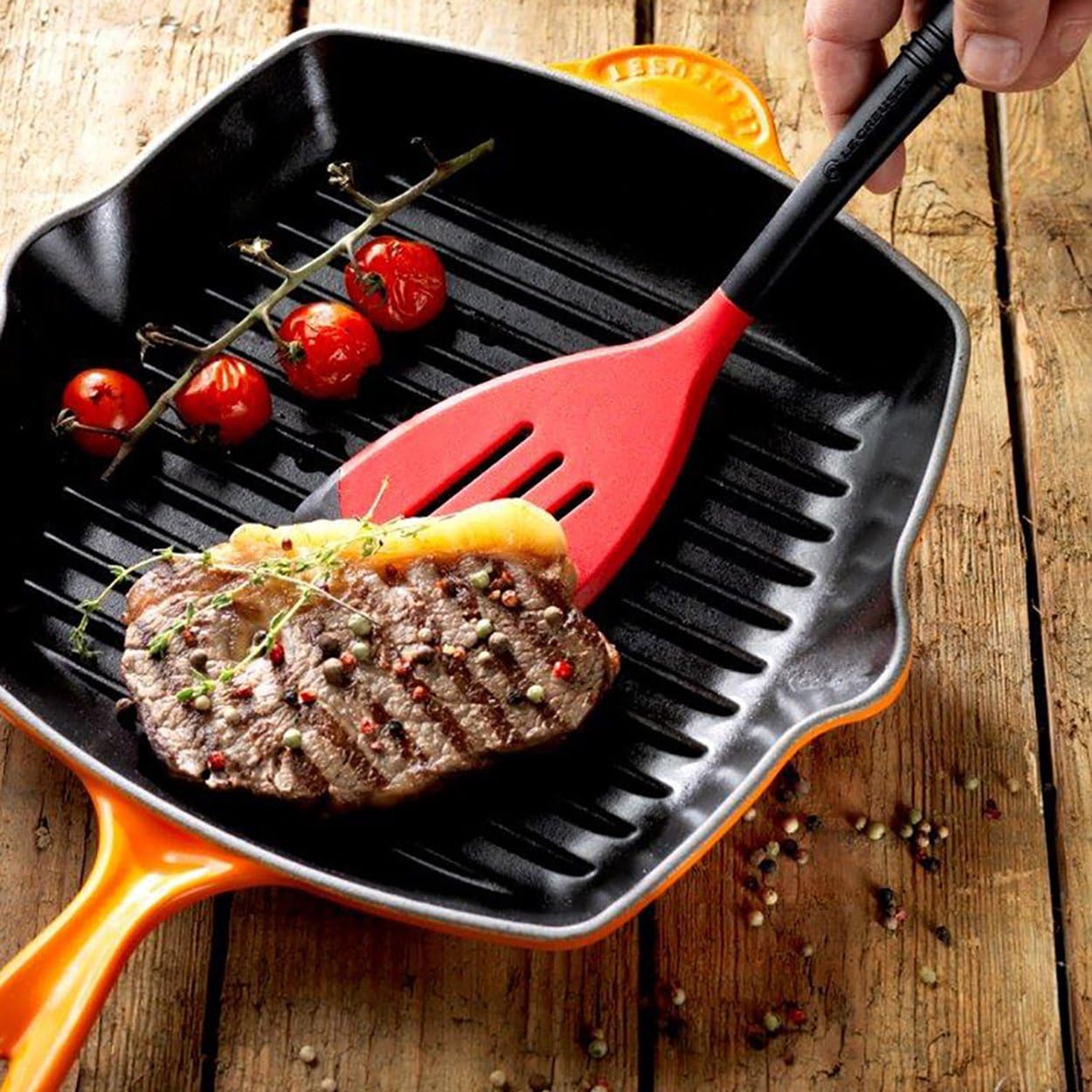 Le Creuset Enameled Cast Iron Signature Square Skillet Grill, 10.25'', Flame