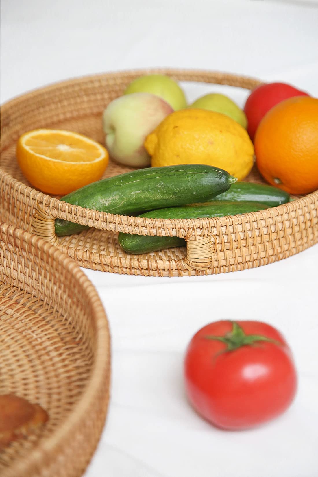 Hitomen 11.8'' Hand-Woven Round Rattan Serving Tray Decorative Wicker Trays With Handles For Coffee Table (Natural-M)