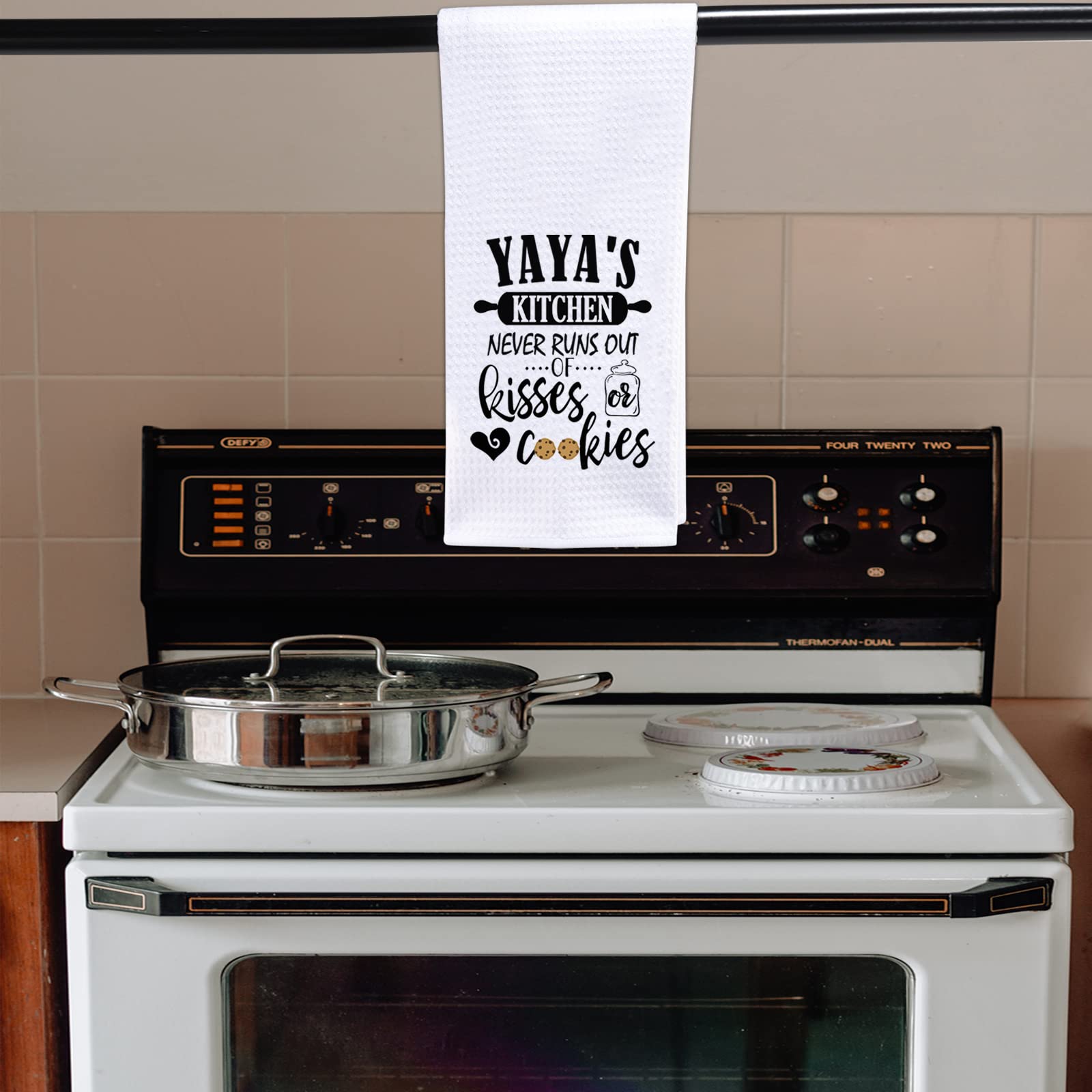 Pofull Yaya Gift Grandma Yaya'S Kitchen Never Runs Out Of Kisses And Cookies Dish Towel (Yaya Towel)