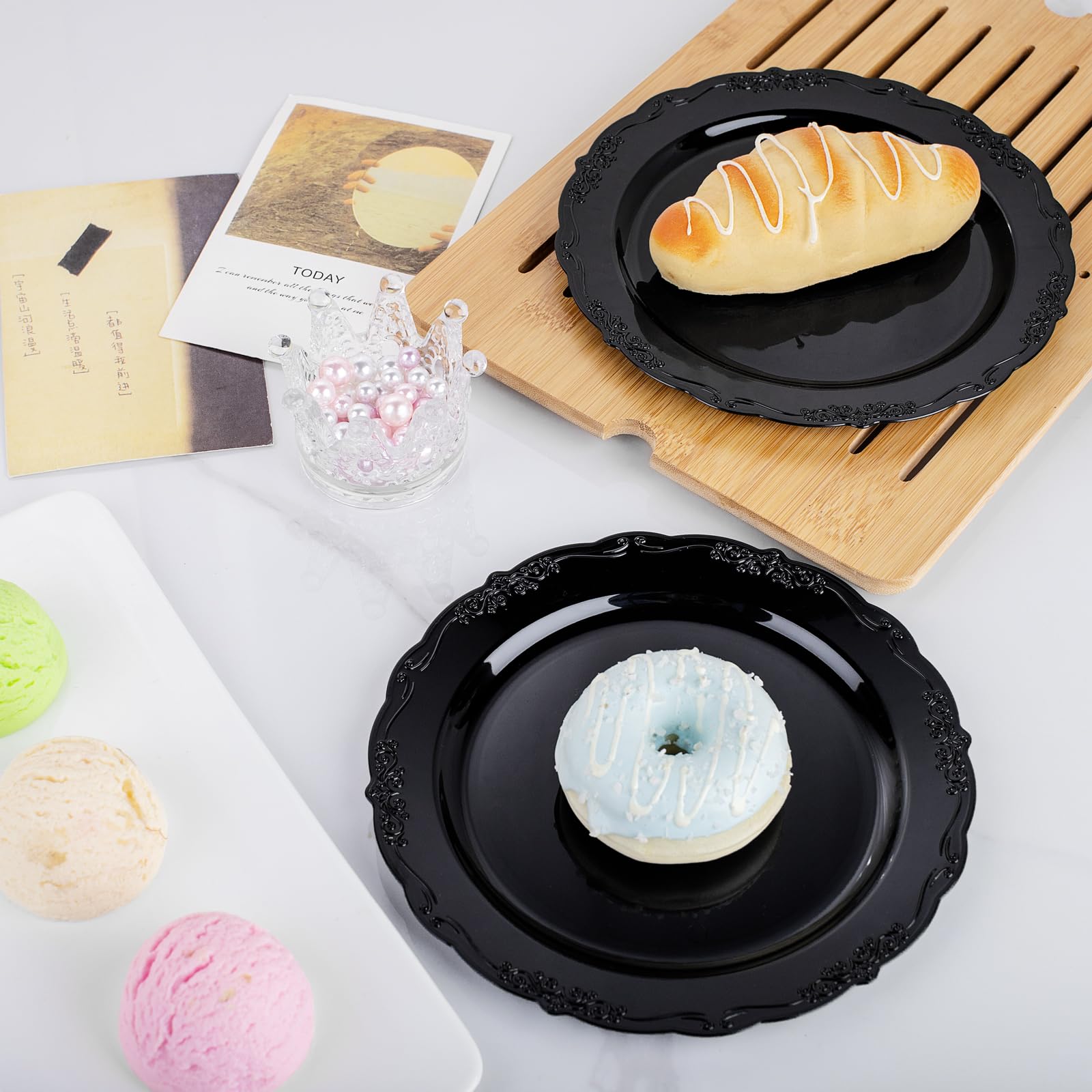 Dayammi 60Pcs Black Plastic Plates, Heavy Duty Black Disposable Plates Premium 7.5 Inch Black Dessert Cake Salad Appetizer Plate