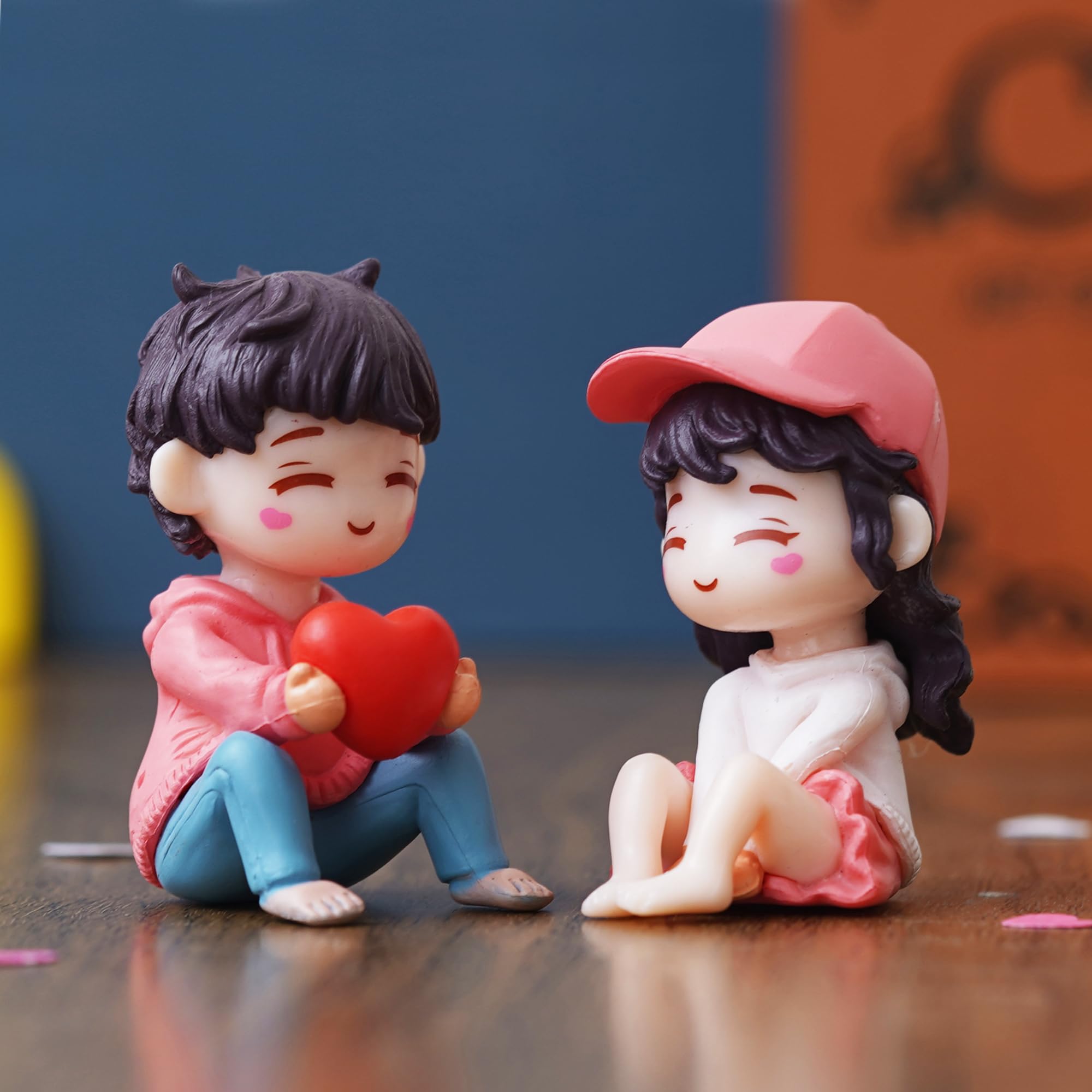 Ecraftindia Valentine Gift For Girlfriend Boyfriend Resin Miniature Cute Romantic Couple Statue Boy Giving Heart To Girl Showpie