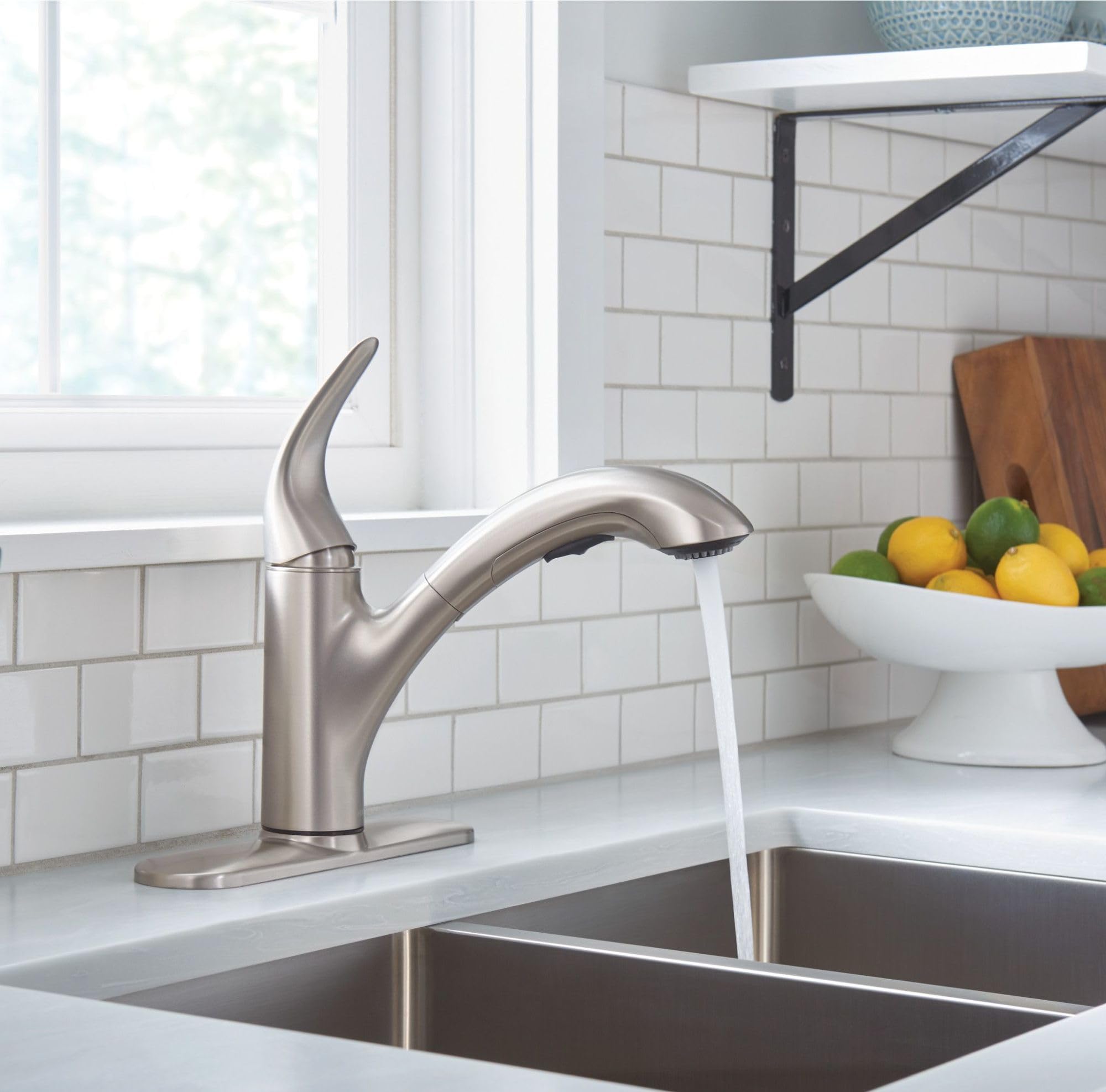 Moen Medina Spot Resist Stainless One-Handle Pull Out Kitchen Faucet, Kitchen Sink Faucets With Pullout Sprayer Featuring Power