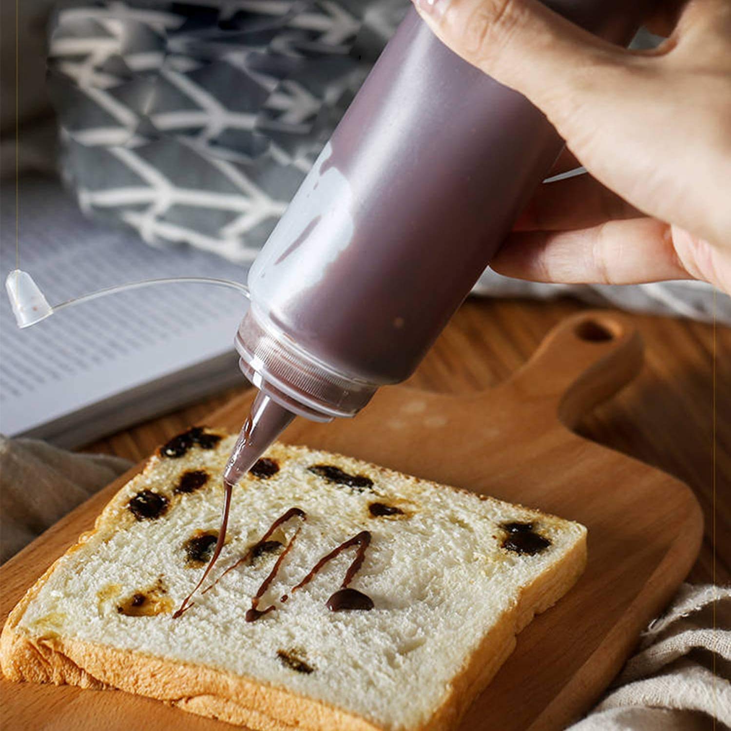 Zollyss Plastic Squeeze Bottle Ketchup Mustard Honey Oil Sauce Dispenser Bottle, White, 650Ml (3 Pcs)