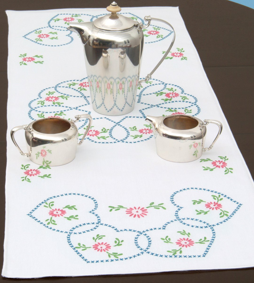 Jack Dempsey Stamped Table Runner/Scarf, 15 By 42-Inch, Starburst Of Hearts