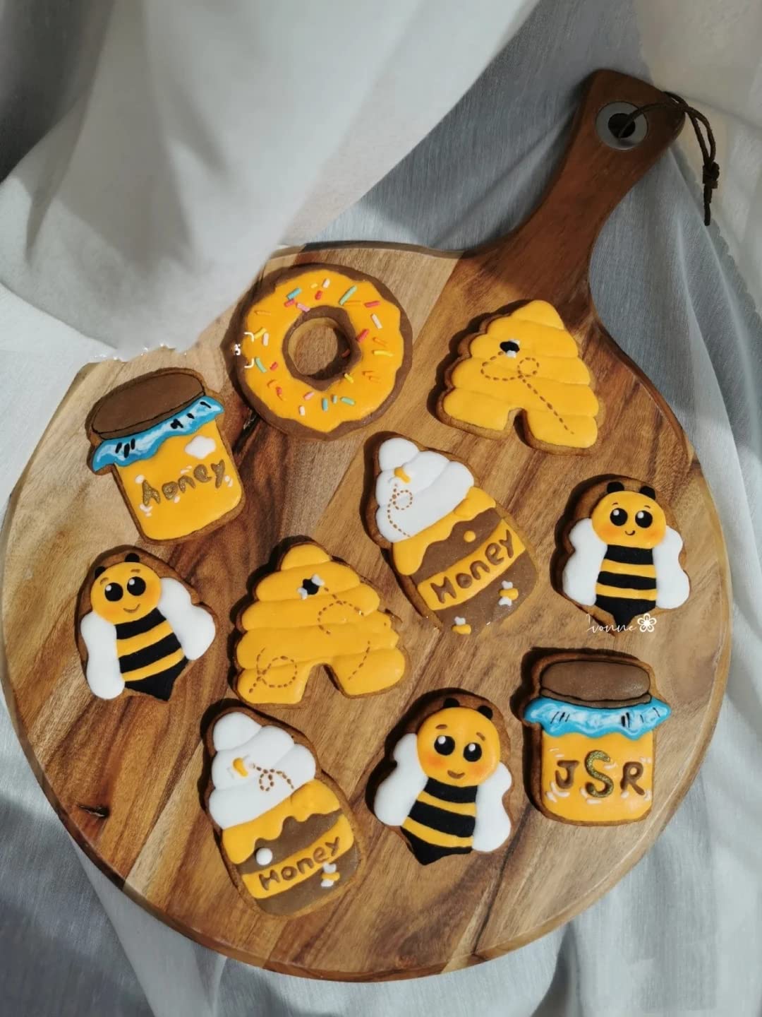 6Pcs Bee Cookie Cutters, Bee, Beehive,Honey Jar, Flower, Honeycomb Stainless Steel Biscuit Cutters Molds, Honey Bee Themed Shape