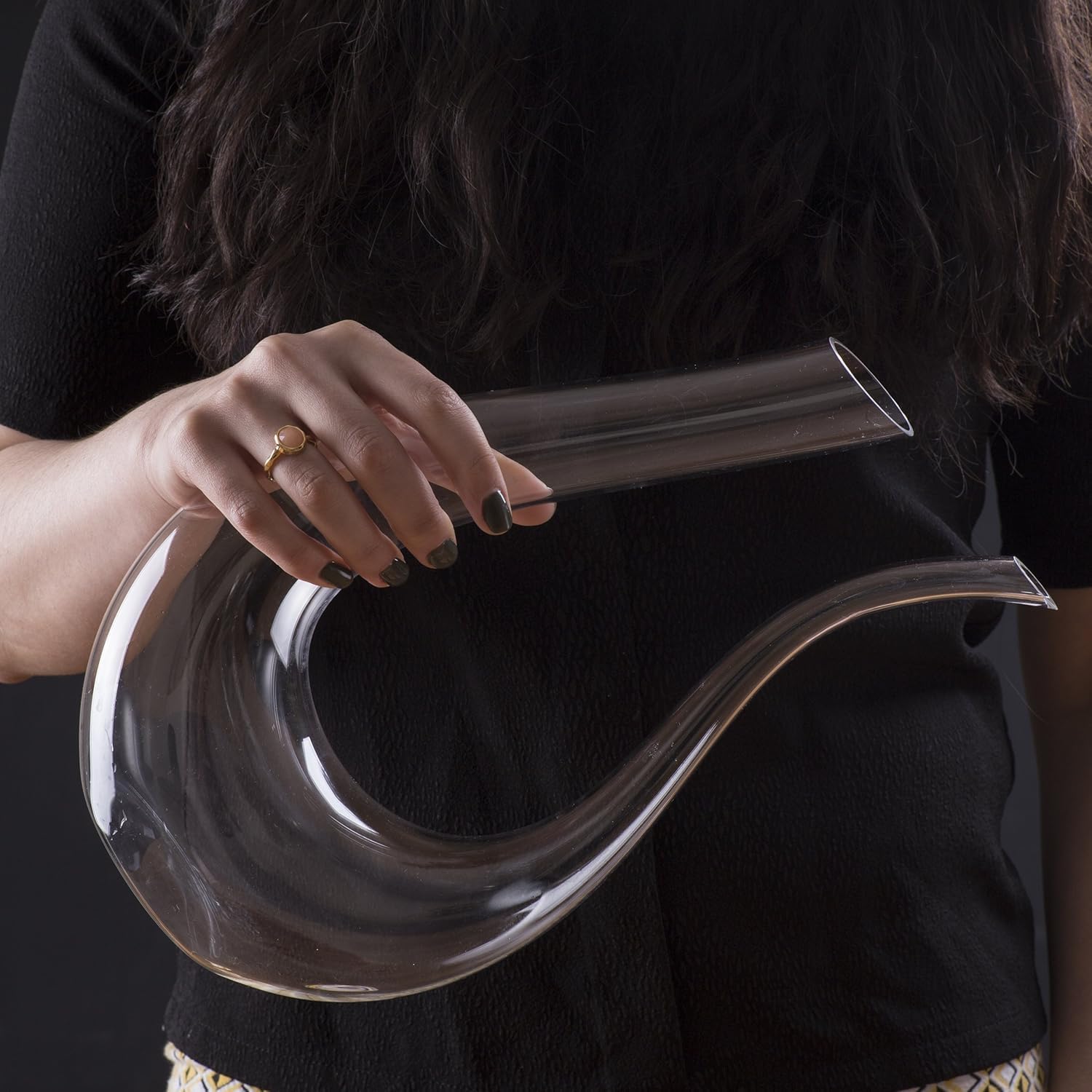 U-Shaped Glass Wine & Aerator- Amadeo Unique Curved Wine Decanters - 25 OZ