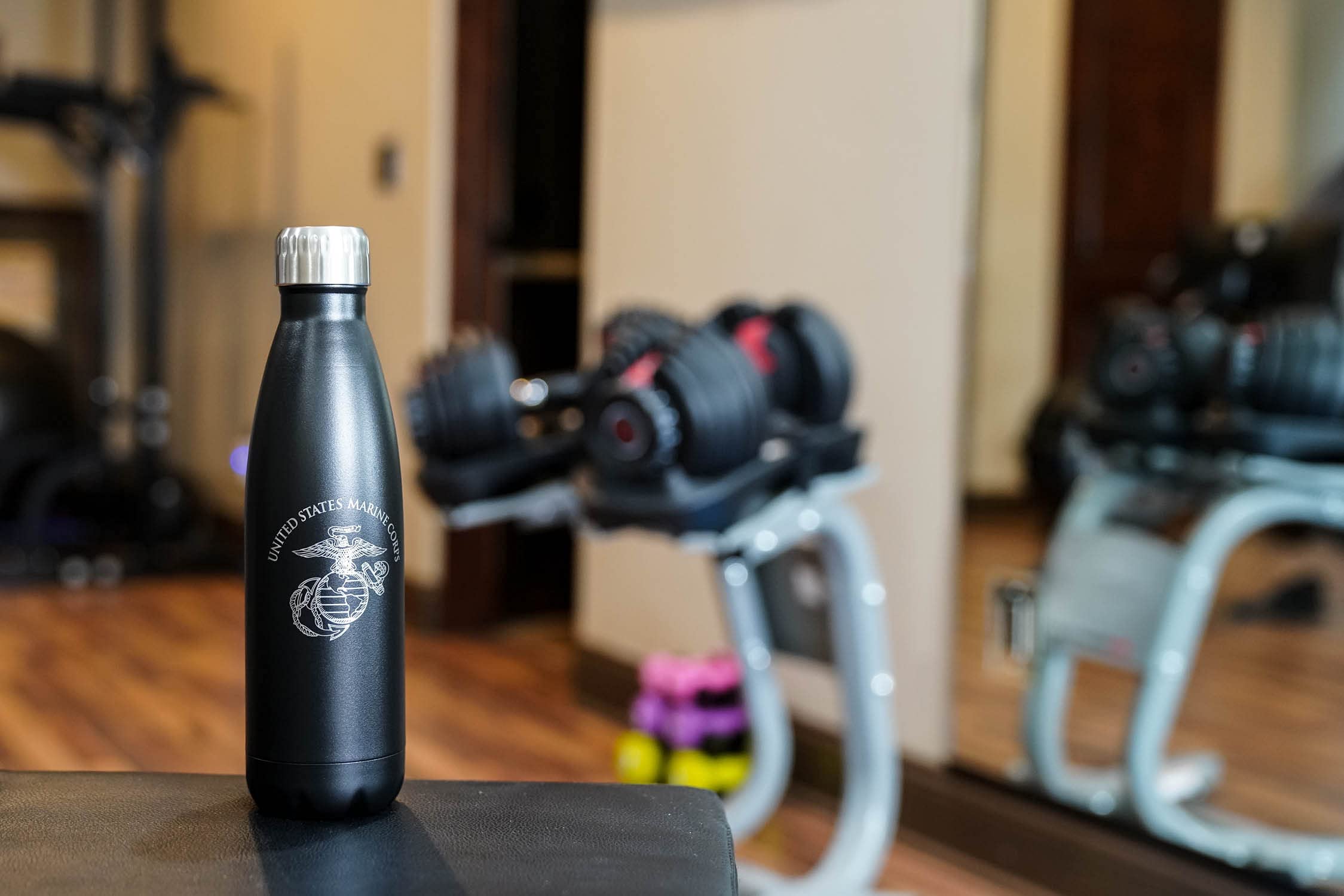 USMC 17oz Double Wall Vacuum Insulated Stainless Steel Marine Corps Water Bottle - Perfect for PT  Outdoor Sports  Hiking Camping and Cycling - USMC Gifts