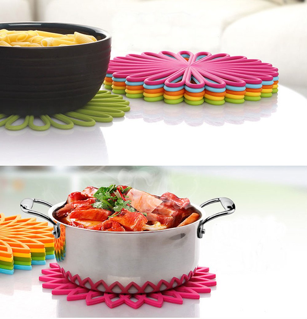 ME.FAN Silicone Trivet - Trivet Mat - Kitchen Hot Pads for Pots/Hot Dish Insulated Teapot Trivet Flexible Durable Non Slip Large Coasters 3 Set Grass Green