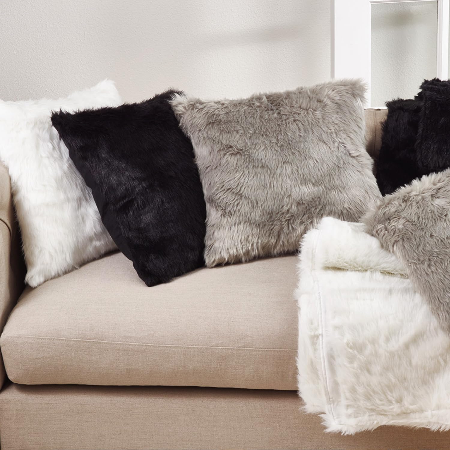 Saro Lifestyle Faux Fur Design Topper Table Runner, White, 15''X90''