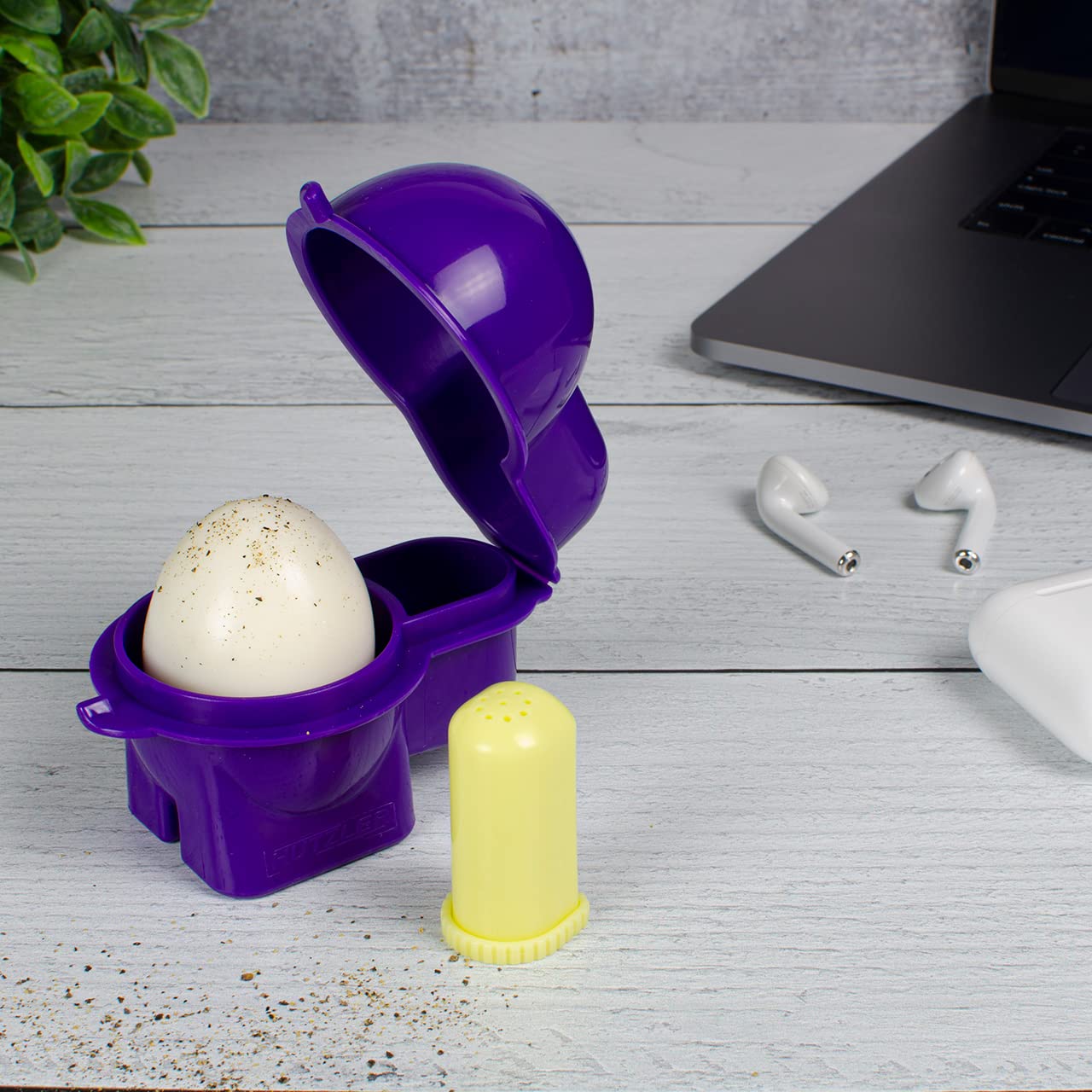 Hutzler Egg To-Go Container With Salt Shaker, Purple
