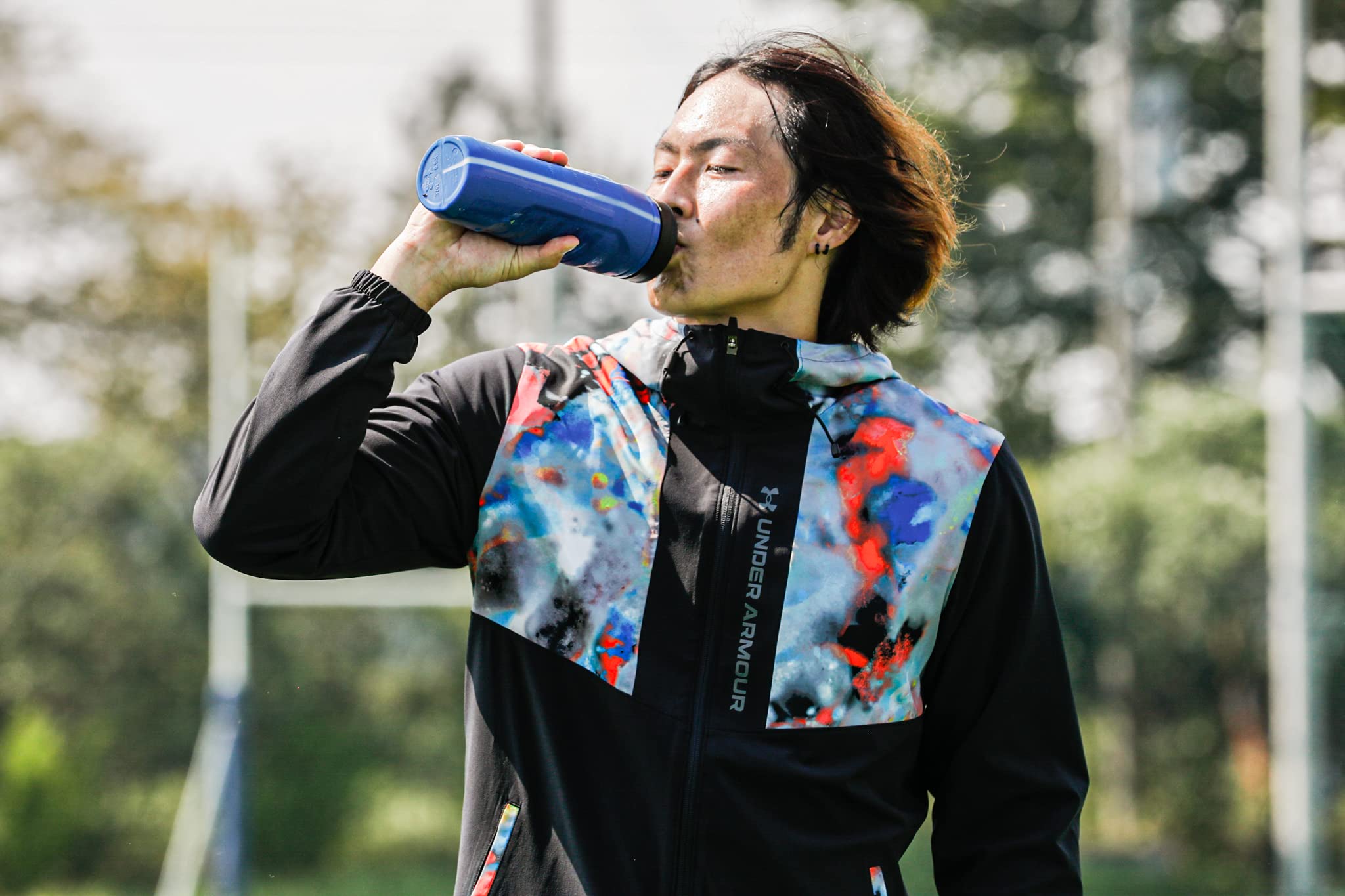 Under Armour Sideline Squeeze Water Bottle, Designed With Quick-Shot Lid, Quick & Easy Hydration, 32 Oz