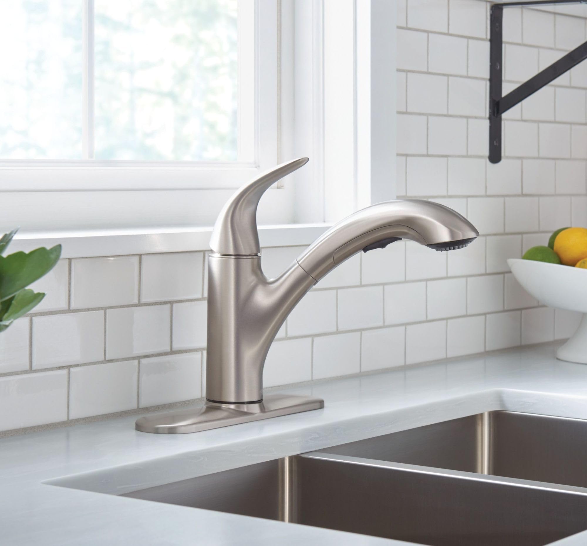 Moen Medina Spot Resist Stainless One-Handle Pull Out Kitchen Faucet, Kitchen Sink Faucets With Pullout Sprayer Featuring Power
