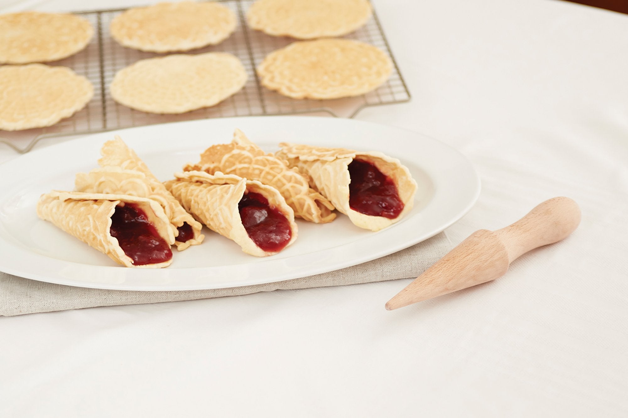 Fox Run 4507 Pizzelle Roller, Krumkake Pastry Tool/Ice Cream Cone Mold, 8.25 Inches, Beechwood
