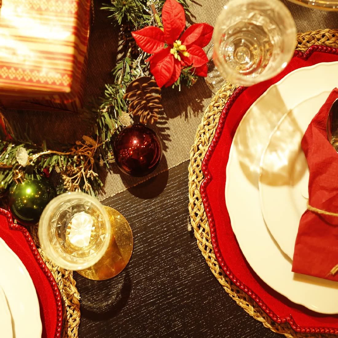 Umisriro Hot Red Scalloped Charger Plates With Beaded Rim,13 Inch Plastic Dinner Chargers For Wedding And Party Table Settings,