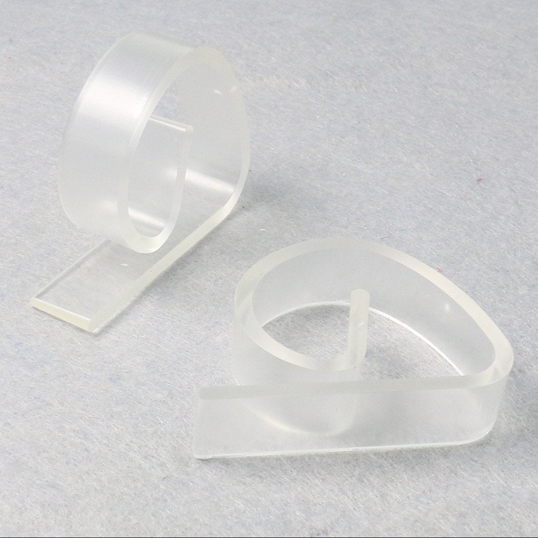 Ogrmar 72 Pack Clear Plastic Tablecloth Clips Table Cover Holder For Party (72 Pack)