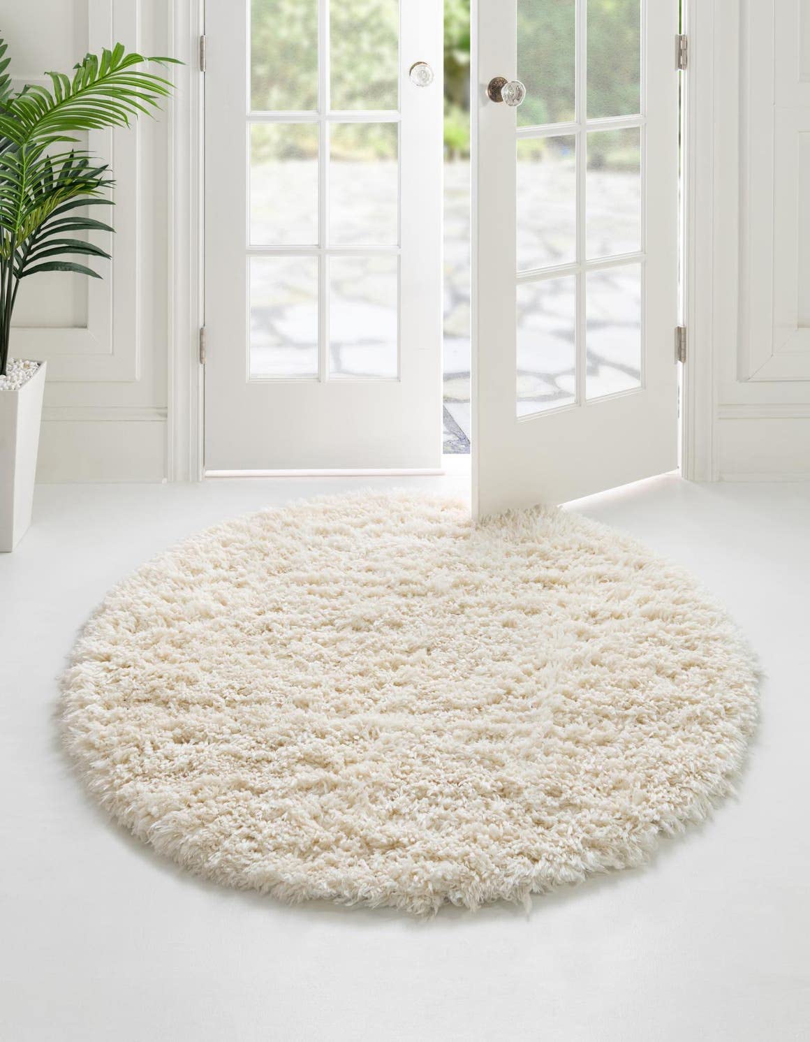 Rugs.com Infinity Collection Solid Shag Area Rug 4 Ft Round Pearl Shag Rug Perfect for Kitchens, Dining Rooms