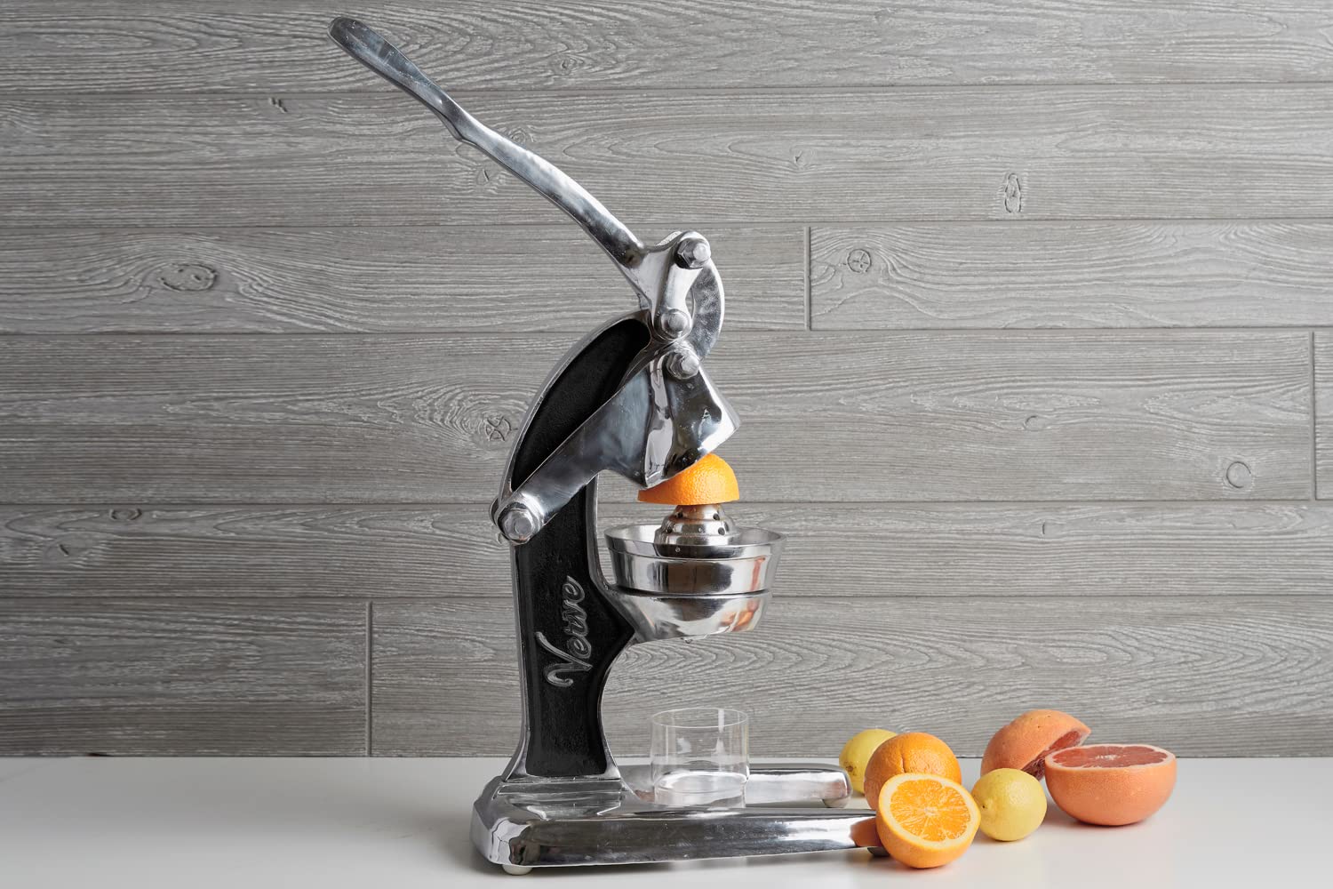 Verve CULTURE Artisan Cast Aluminum Manual Hand Press Juicer - Large, Black - Ideal for Citrus Fruits, Morning Drinks & Cocktails