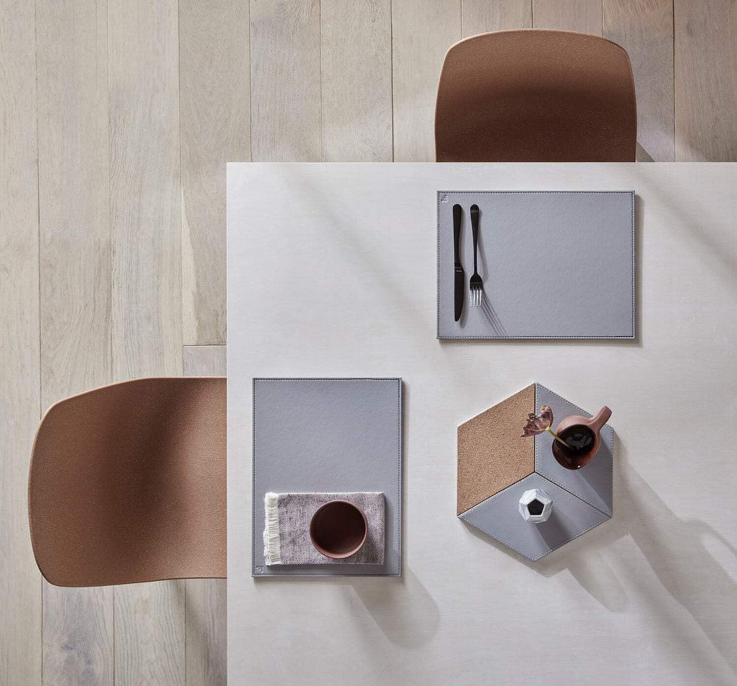Freeform Two-Tone Reversible Rectangular Faux Leather Placemat, Noir - Gris, 40 X 30 Cm