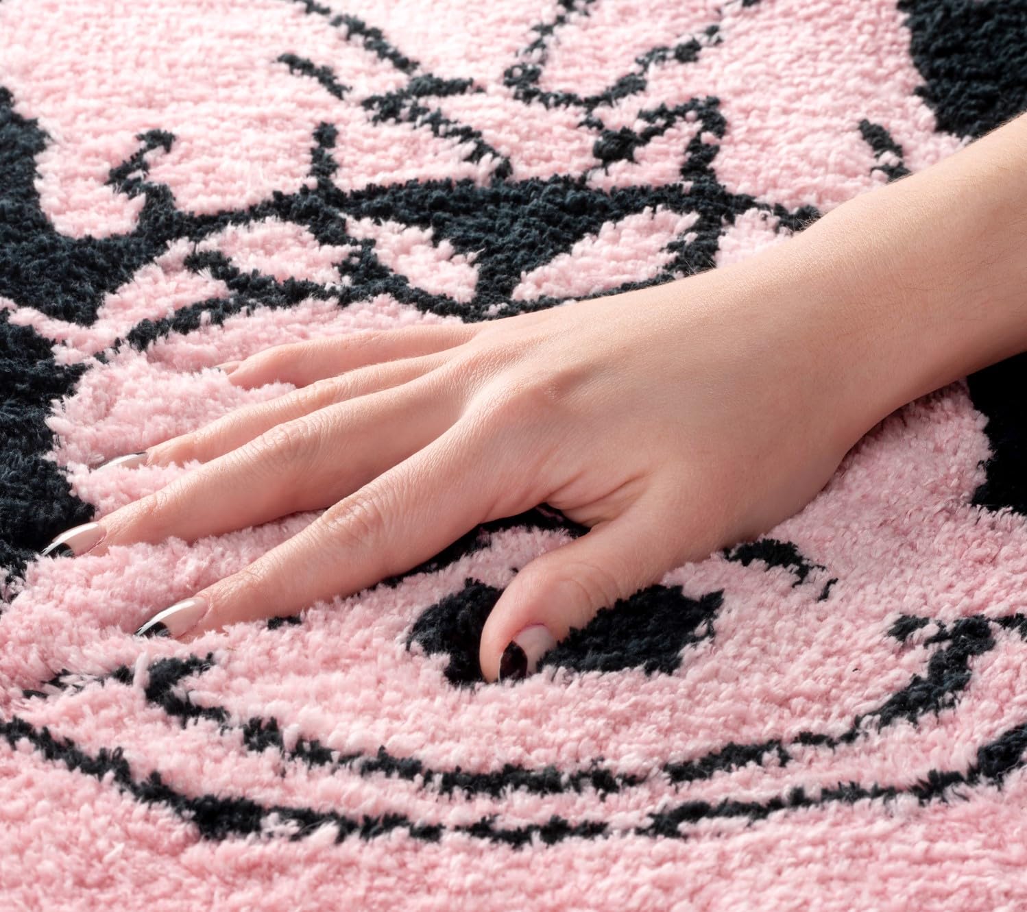 Jay Franco Disney Minnie Mouse Kids Bath Rug - Soft, Non-Slip, Machine Washable, Pink Bathroom Mat 20 X 30