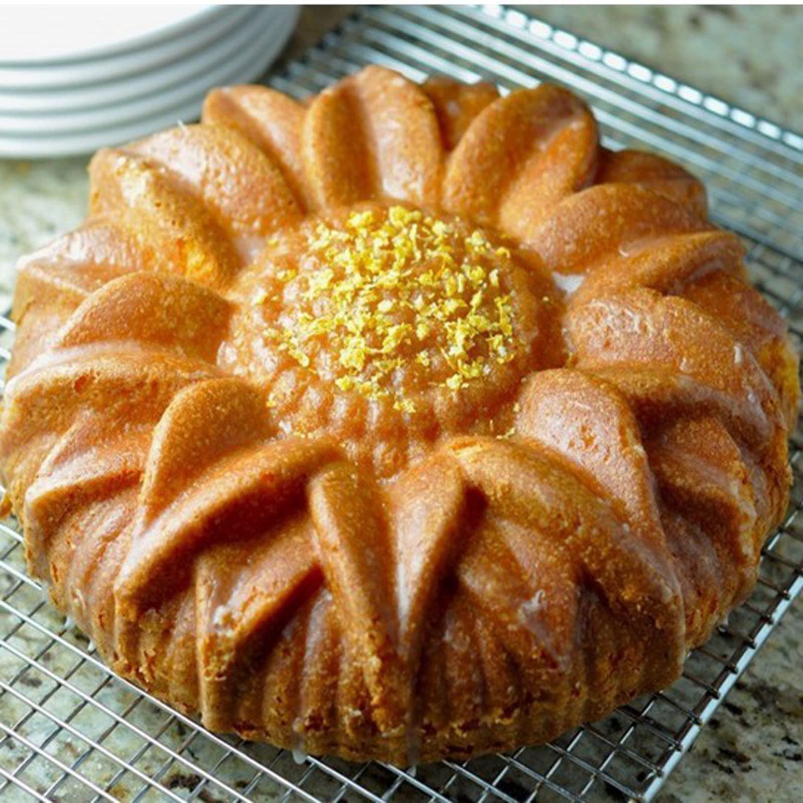 Joyeee Large Sunflower Cake Mold Tray, 1Pcs Silicone Flower Mold Big Birthday Cake Baking Pan For Diy 3D Pastry, Baking Brownie,