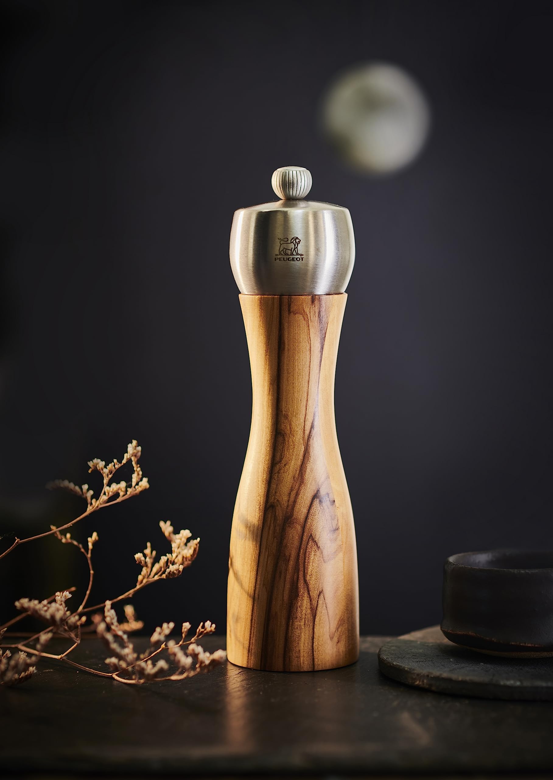 Peugeot Classic Fidji Pepper Mill  Olive Wood  20 cm