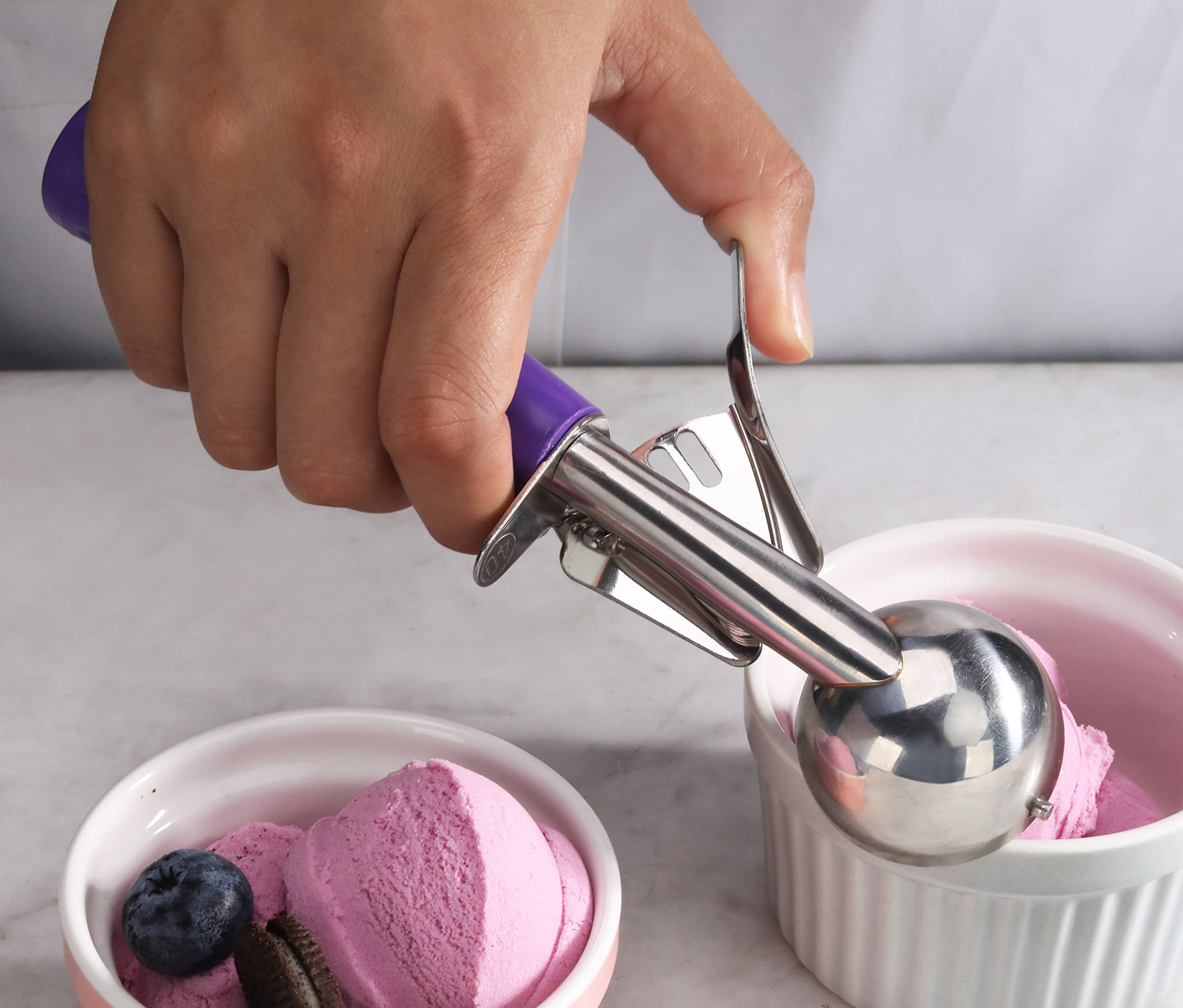 New Star Foodservice 34868 Commercial-Grade Thumb Press Food Disher/Ice Cream Scoop, 18/8 Stainless Steel, 1.75 Oz, Size 24, Red