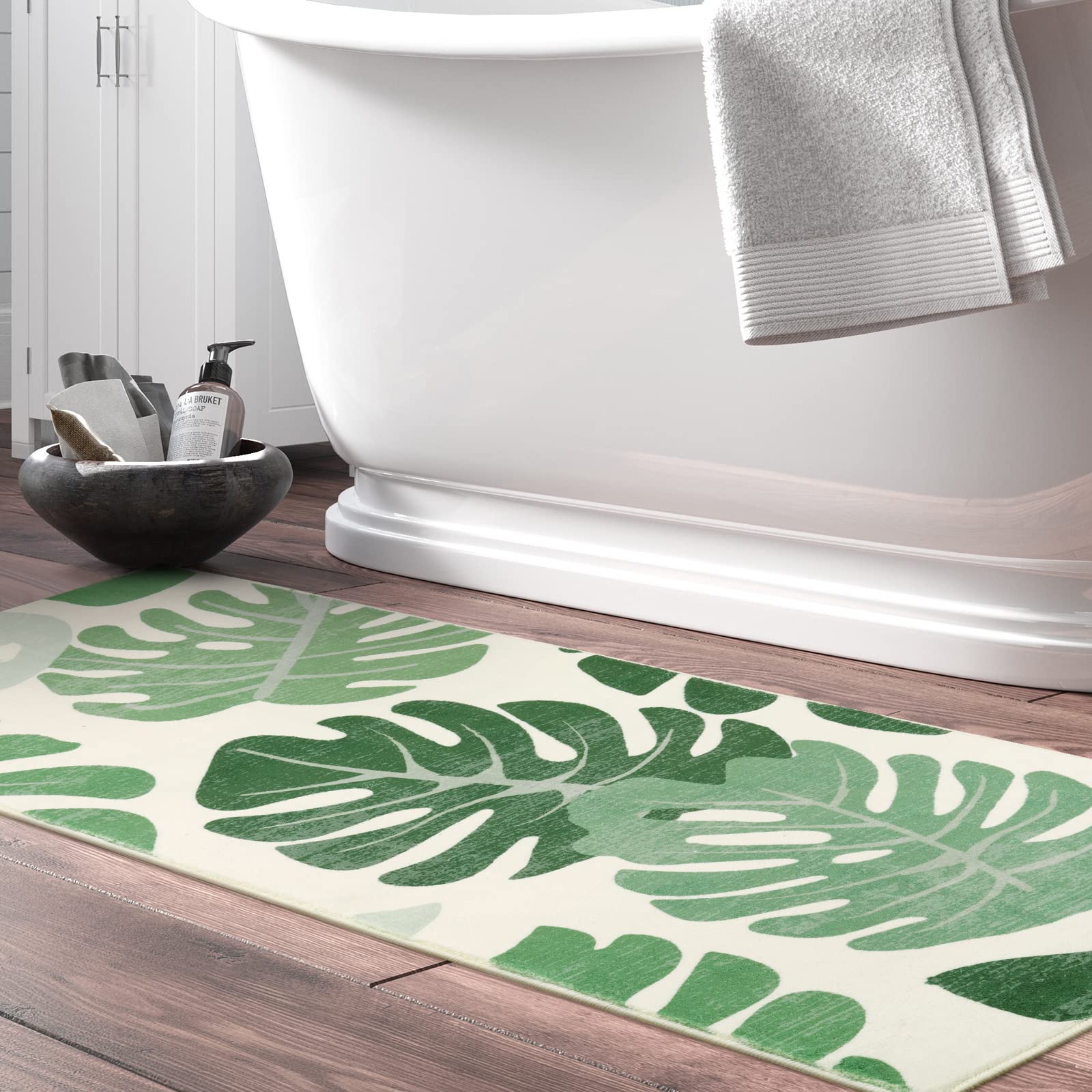 Lukinbox Bathroom Runner Rugs - Green Leaf Non-Slip Washable Bath Mats, Soft Velvet Bath Rug Cute Long Area Rug For Bathroom Kit