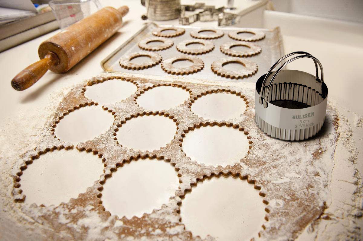 HULISEN 5-Piece Stainless Steel Biscuit Cutter Set, Wave Design with Handle, Silver
