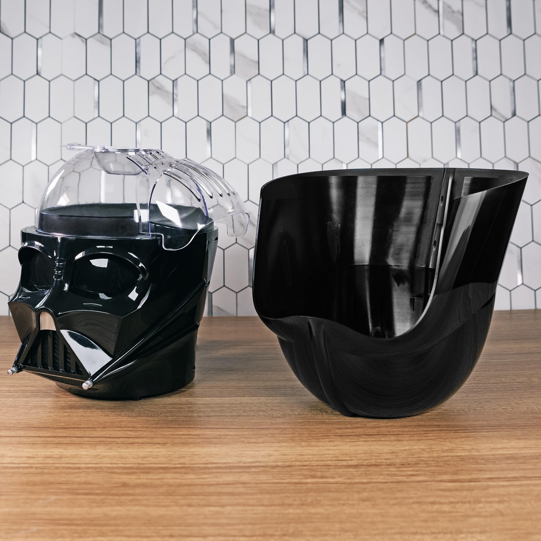 Uncanny Brands Darth Vader Helmet Popcorn Maker- Star Wars Kitchen Appliance