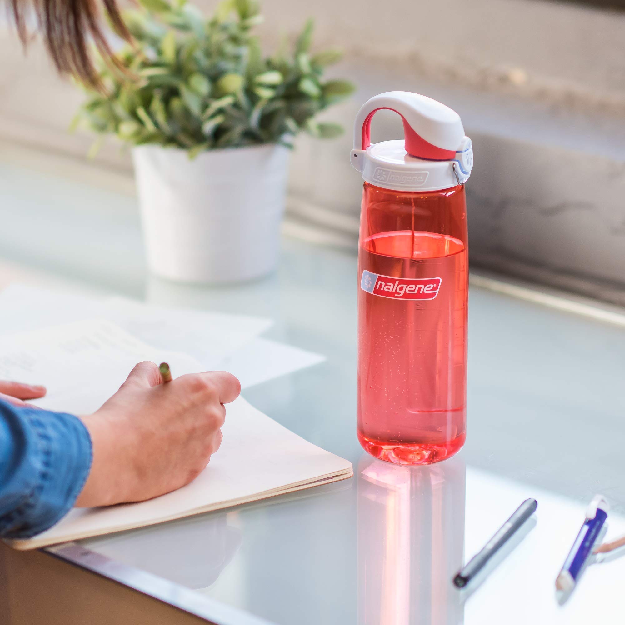 Nalgene On The Fly Bpa-Free Water Bottle, Charcoal W Charcoal/Lime, 24 Oz