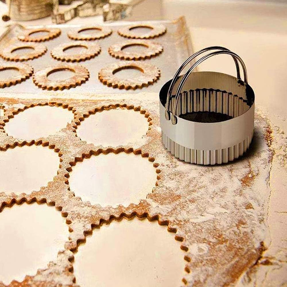 Kookia Stainless Steel Biscuit Cutters Set - 5 Fluted Round Cookie Cutters with Handle