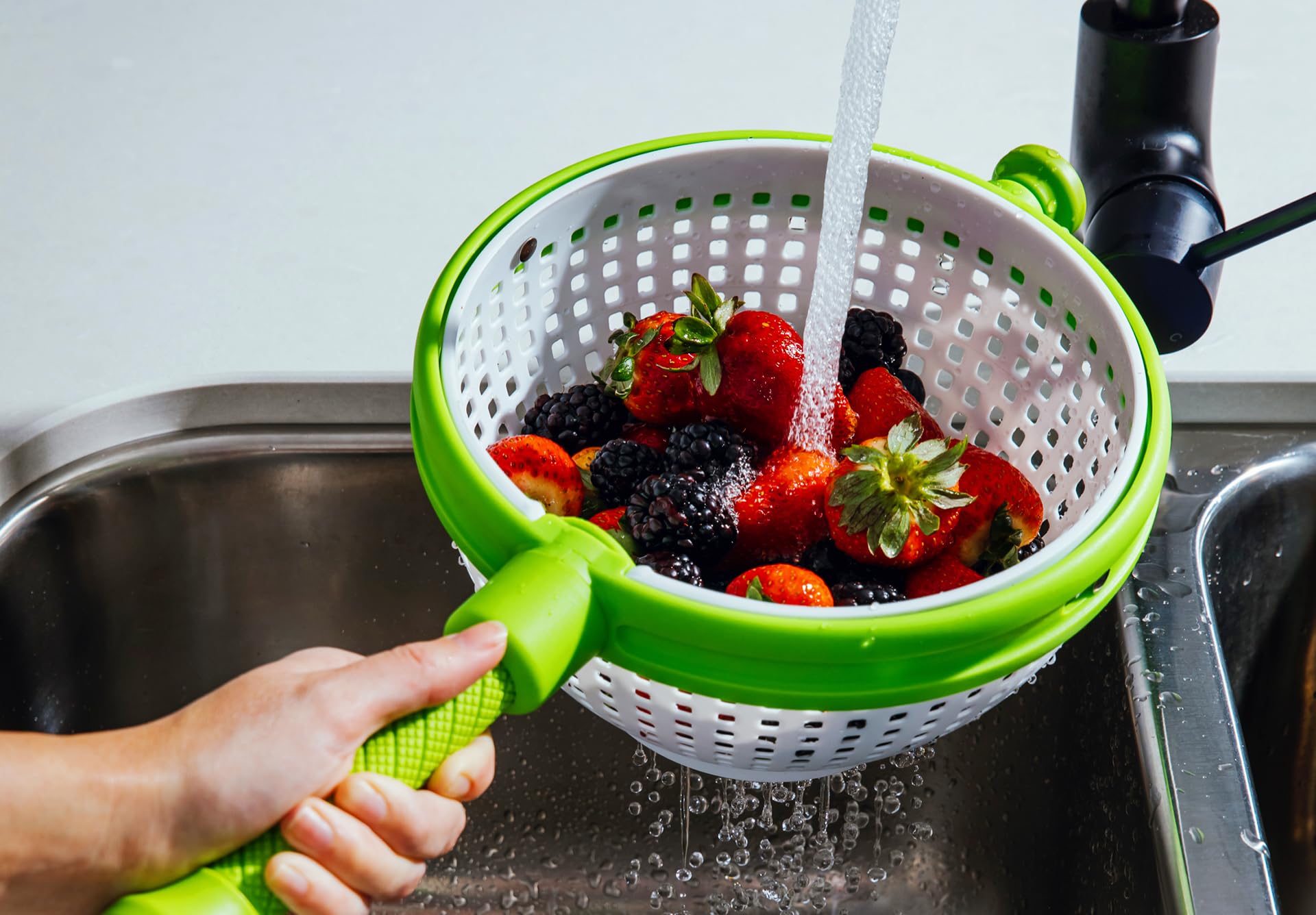 Dreamfarm Spina Original 2-In-1 Easy-To-Use Salad Spinner & Colander Strainer Collapsible Handle Folds To Save Space Easy-Storag